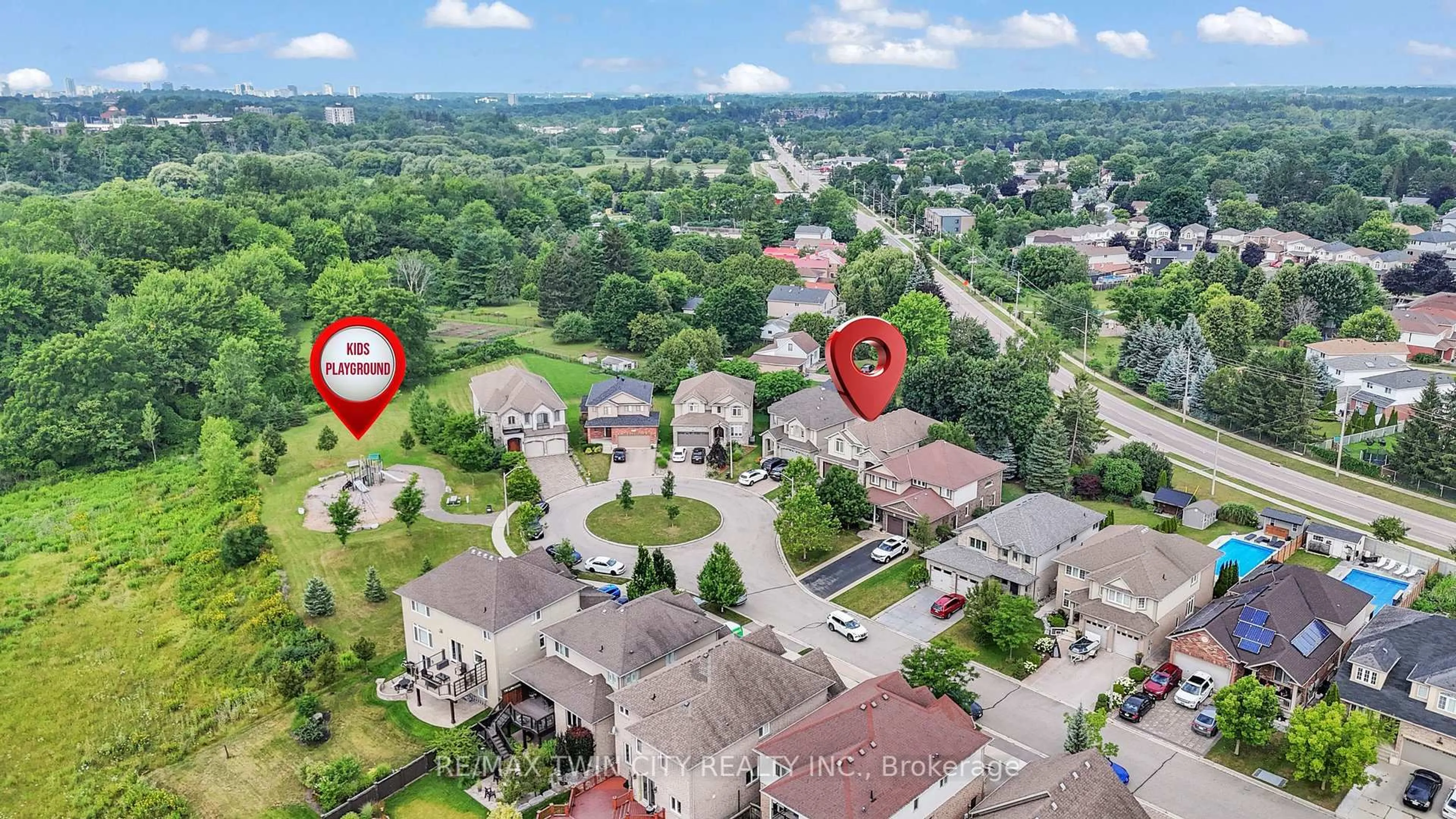 A pic from outside/outdoor area/front of a property/back of a property/a pic from drone, street for 224 Paige Pl, Kitchener Ontario N2K 4P5
