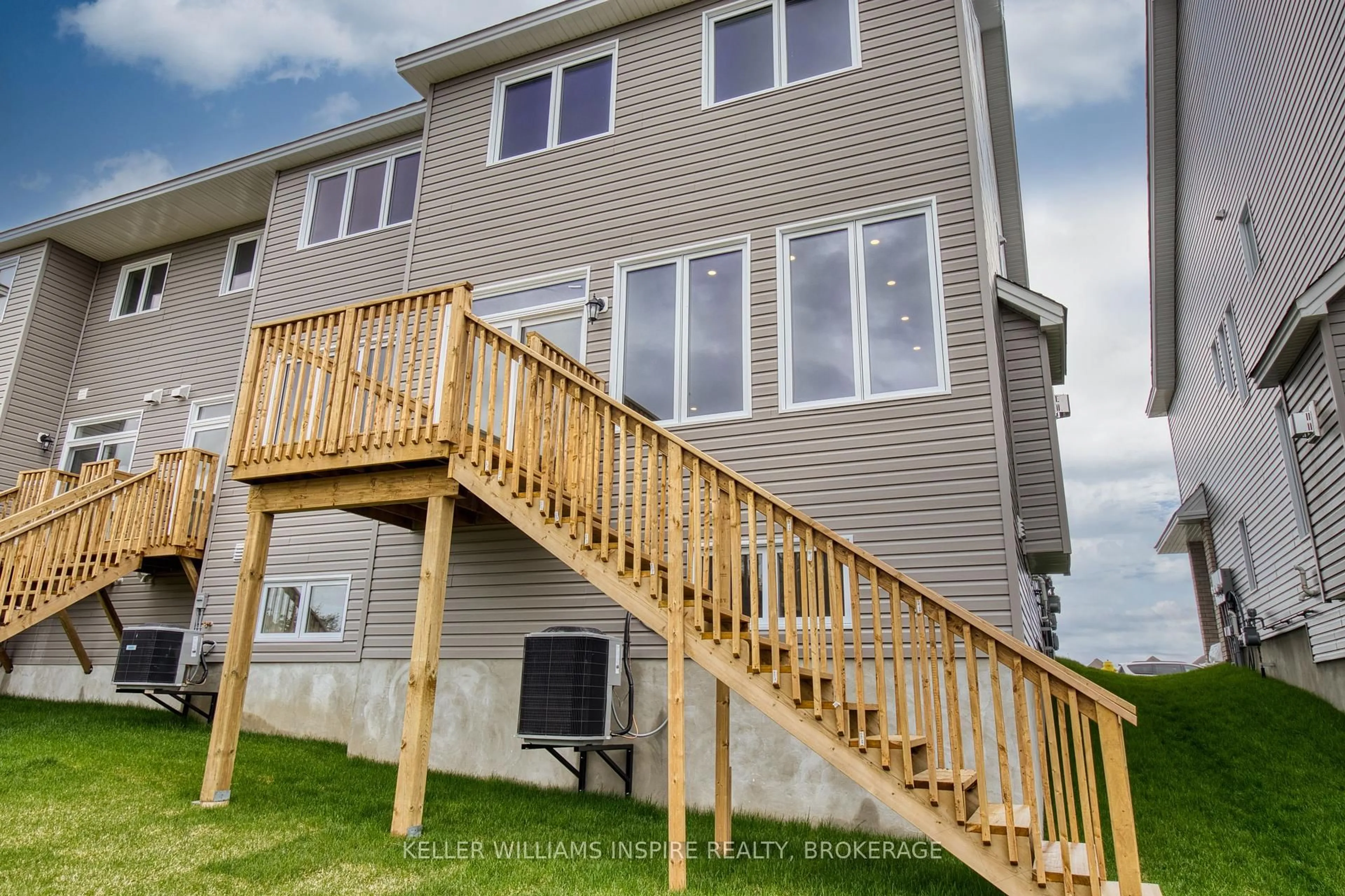 Home with vinyl exterior material, building for 446 Buckthorn Dr, Kingston Ontario K7P 0V6