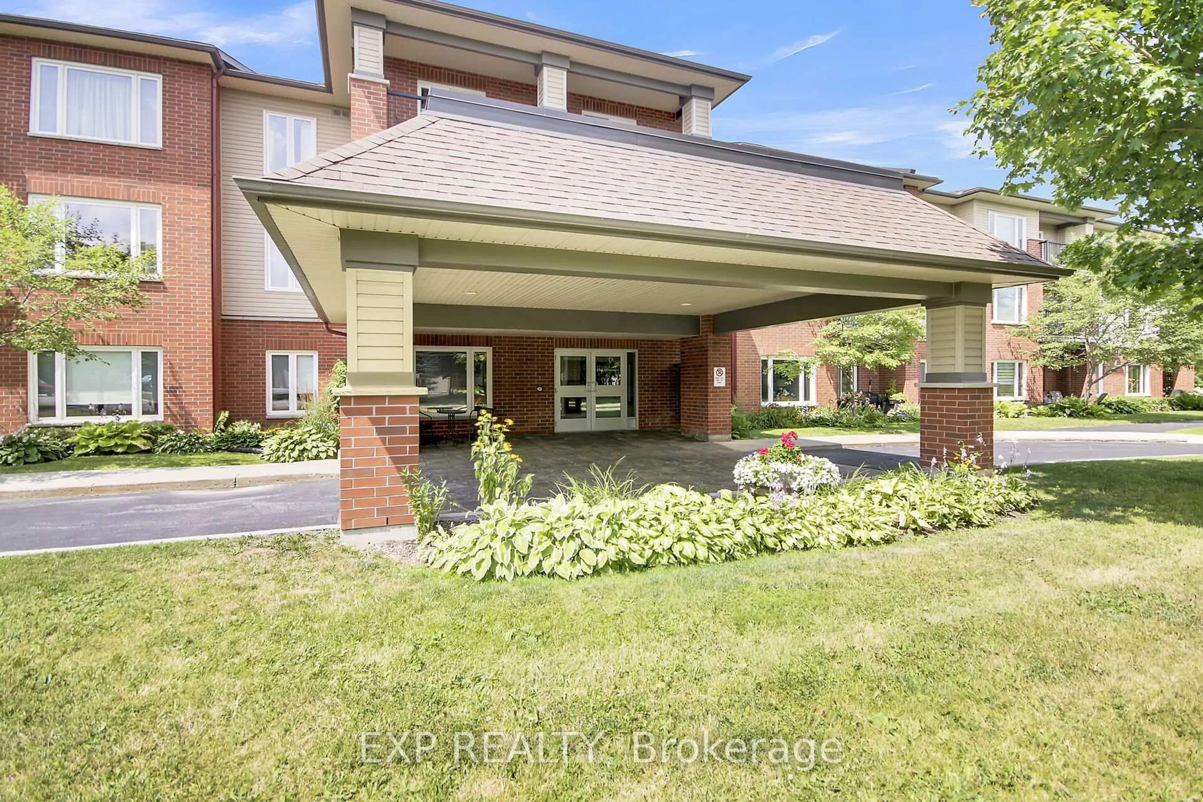 Indoor foyer for 100 Jamieson St #207, Almonte Ontario K0A 1A0