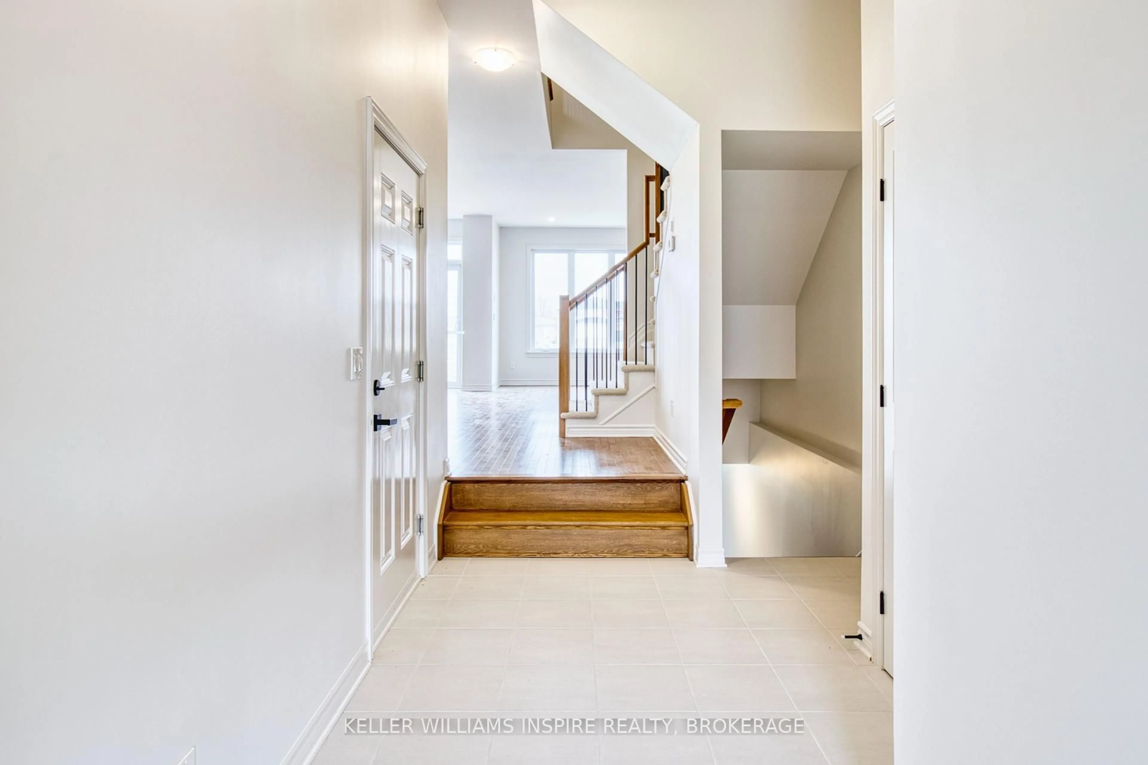 Indoor entryway for 1511 Scarlet St, Kingston Ontario K7K 0H7