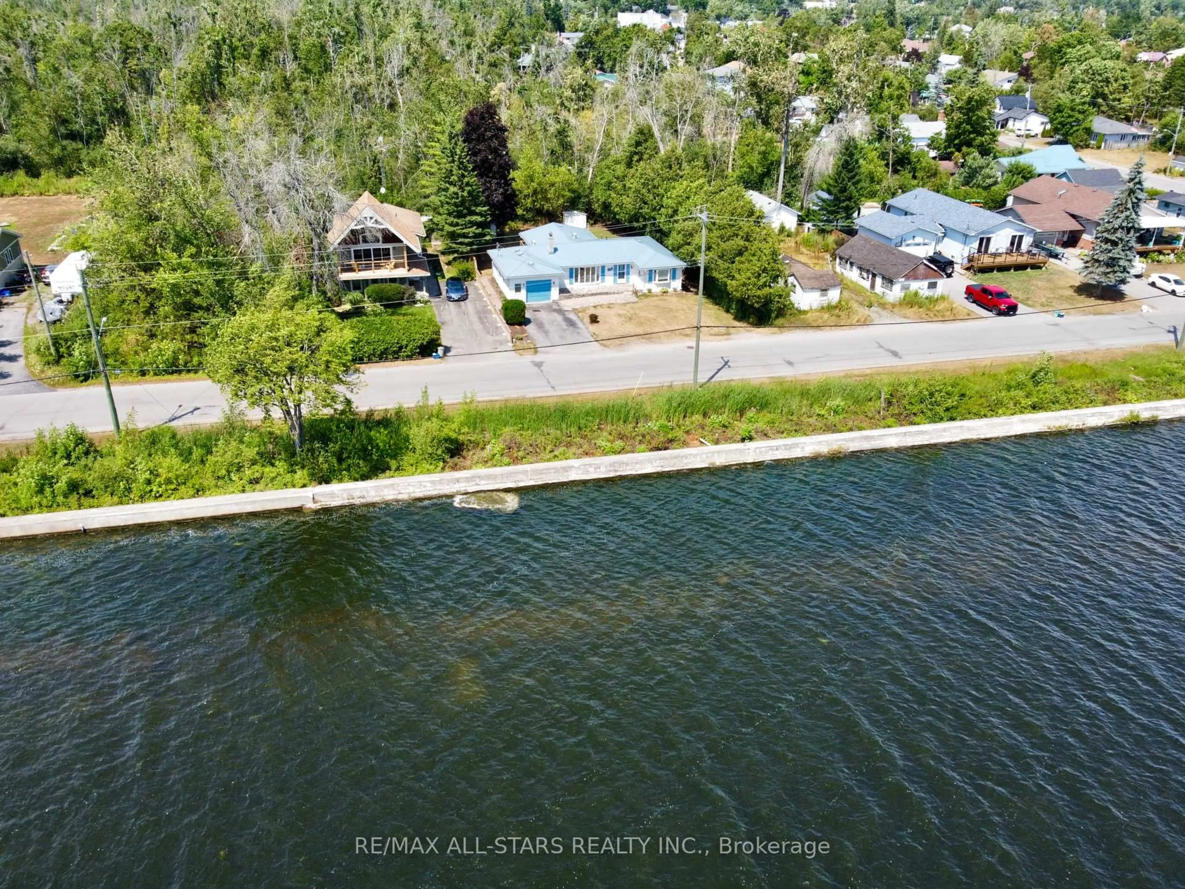 A pic from outside/outdoor area/front of a property/back of a property/a pic from drone, water/lake/river/ocean view for 91 Front St, Kawartha Lakes Ontario K0M 1A0