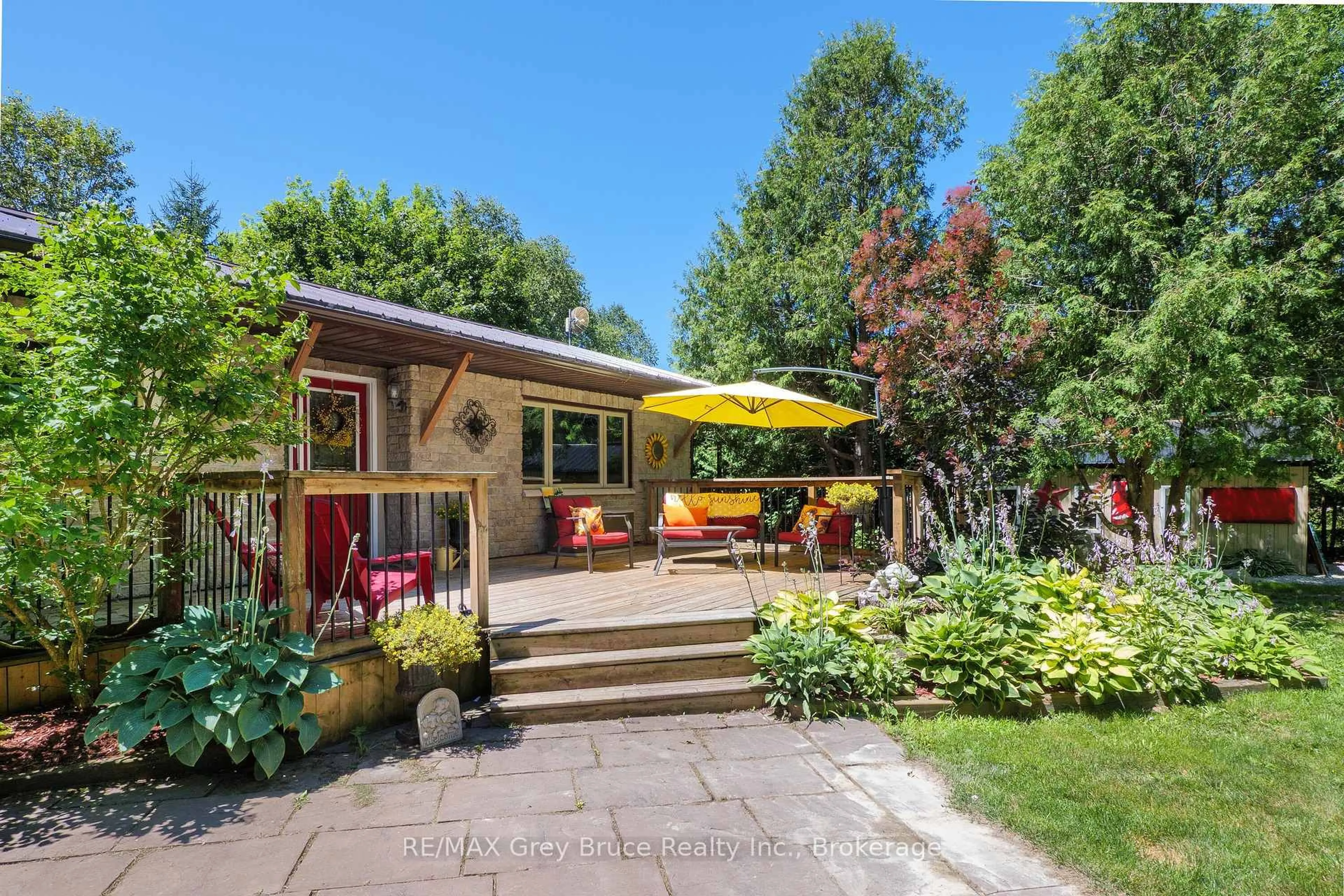 Patio, street for 106 Elder Lane, Chatsworth Ontario N0H 1G0