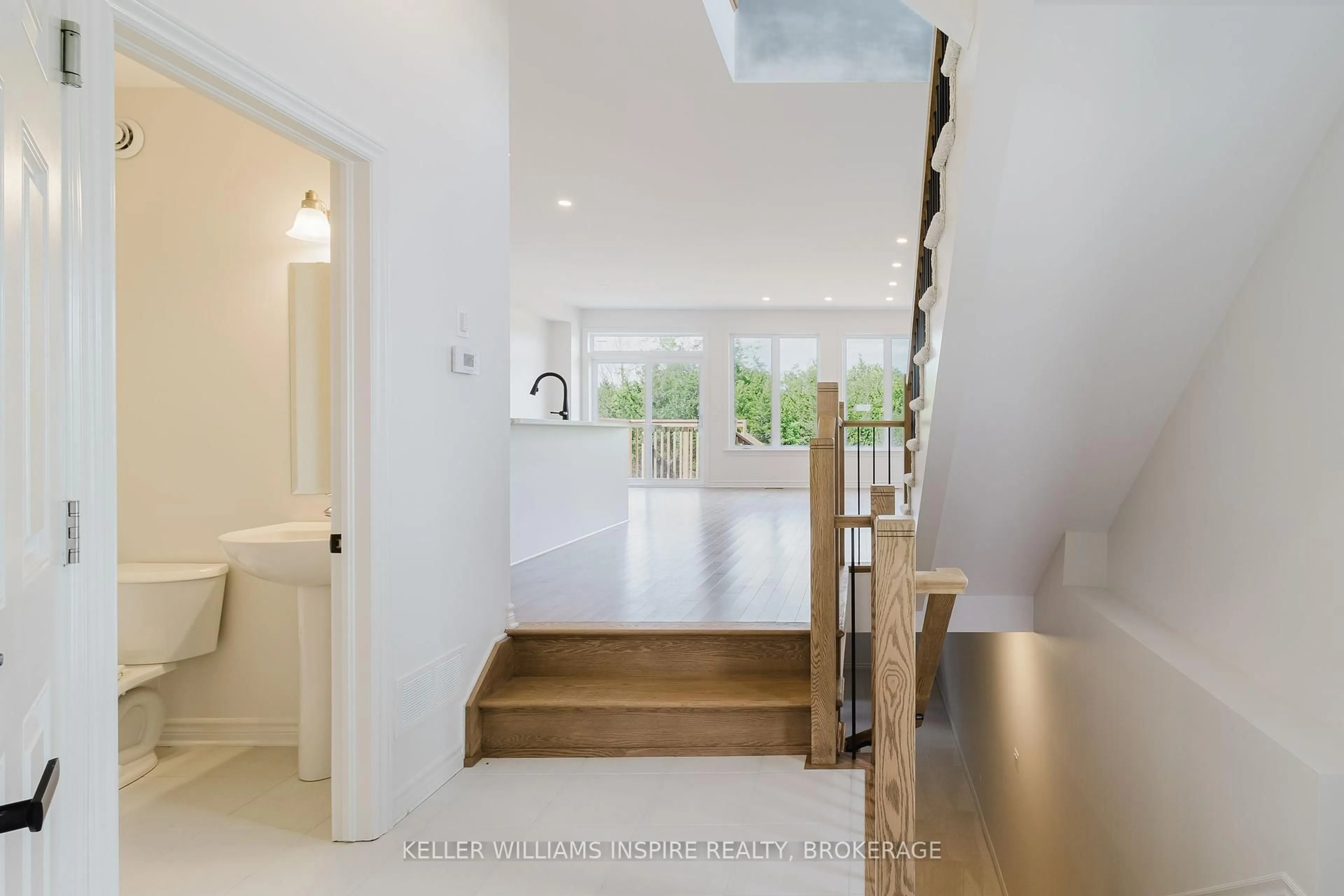 Indoor foyer for 440 Buckthorn Dr, Kingston Ontario K7P 0V6