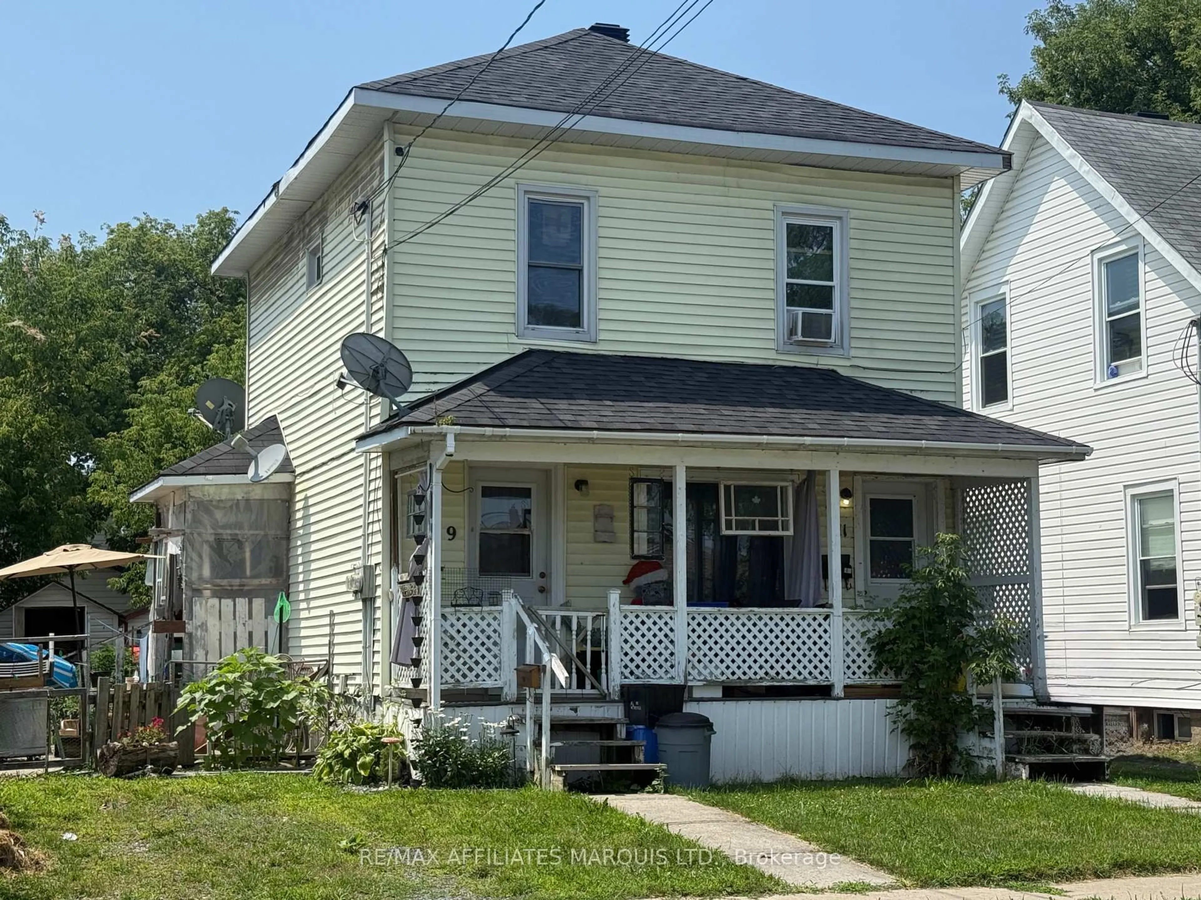 Home with vinyl exterior material, street for 9-11 Gulf St, Cornwall Ontario K6J 4N3