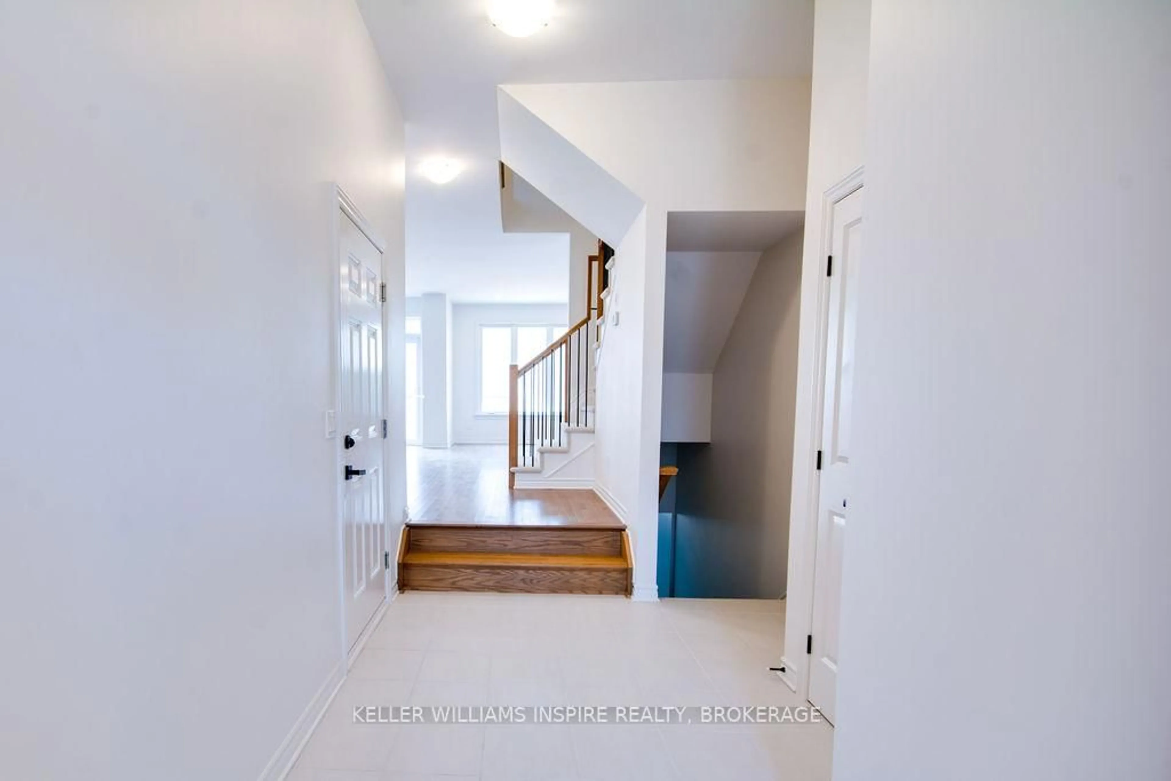 Indoor entryway for 954 Stonewalk Dr, Kingston Ontario K7P 0V6