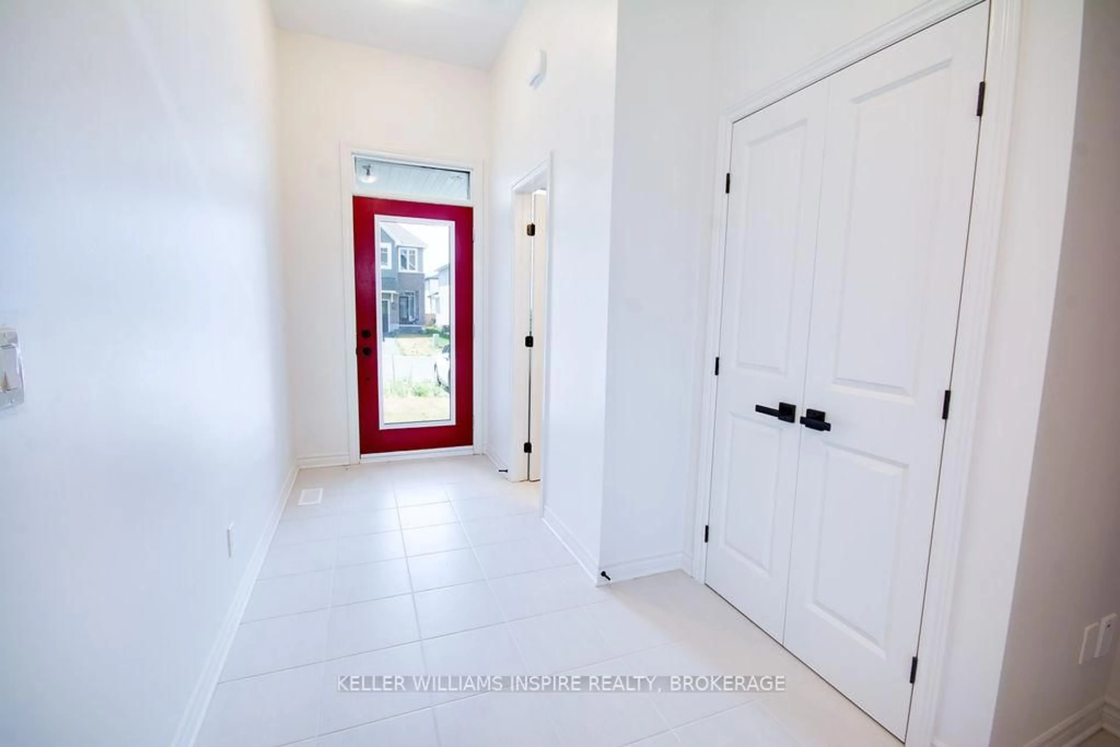 Indoor entryway for 1513 Scarlett Dr, Kingston Ontario K7P 0V6