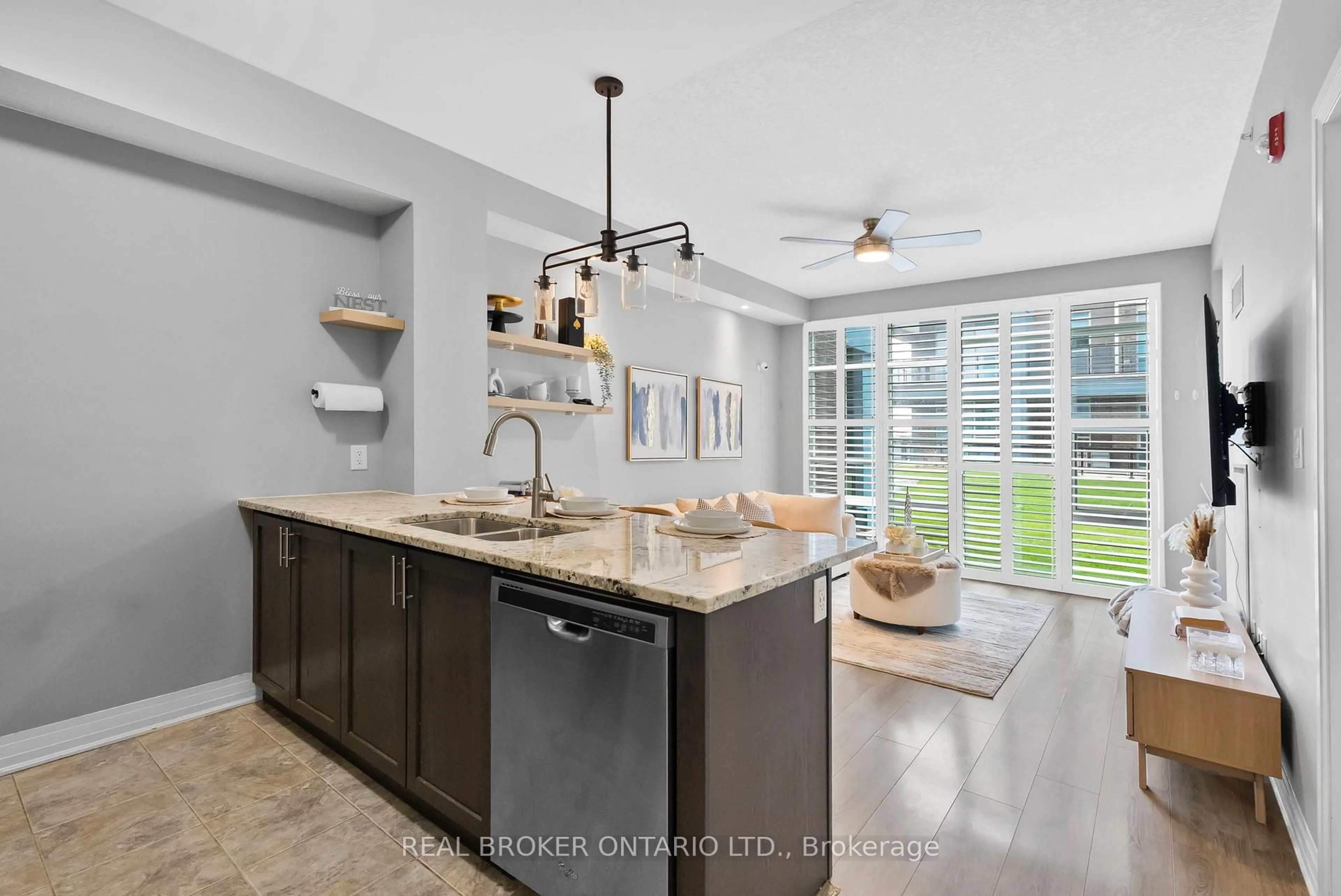 Open concept kitchen, ceramic/tile floor for 10 CONCORD Pl #110, Grimsby Ontario L3M 0G6