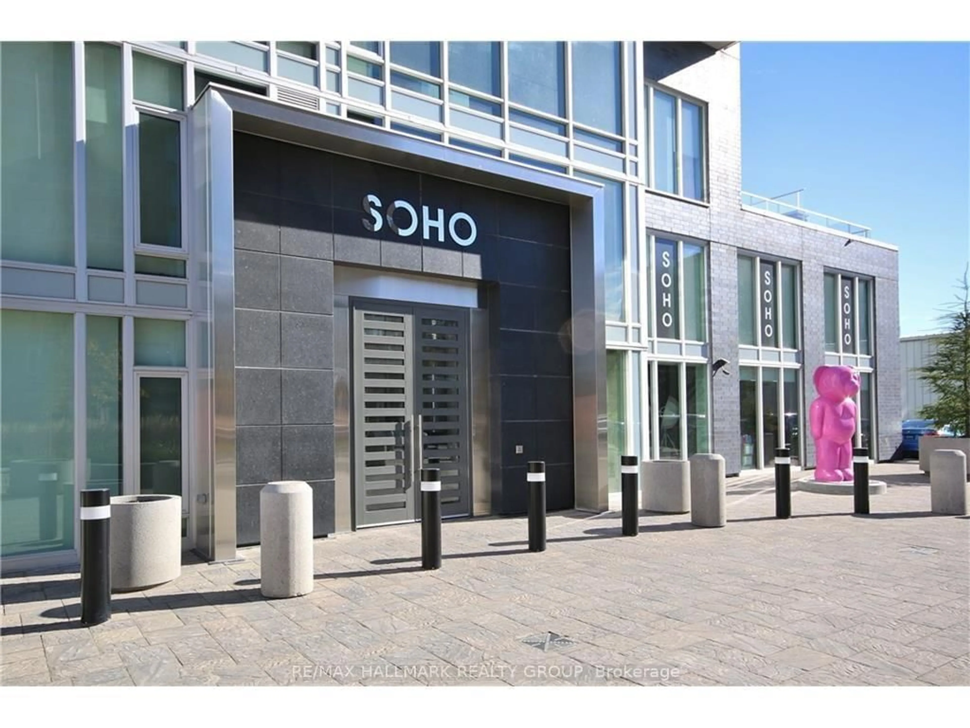 Patio, building for 111 Champagne Ave #808, Ottawa Ontario K1S 5V3