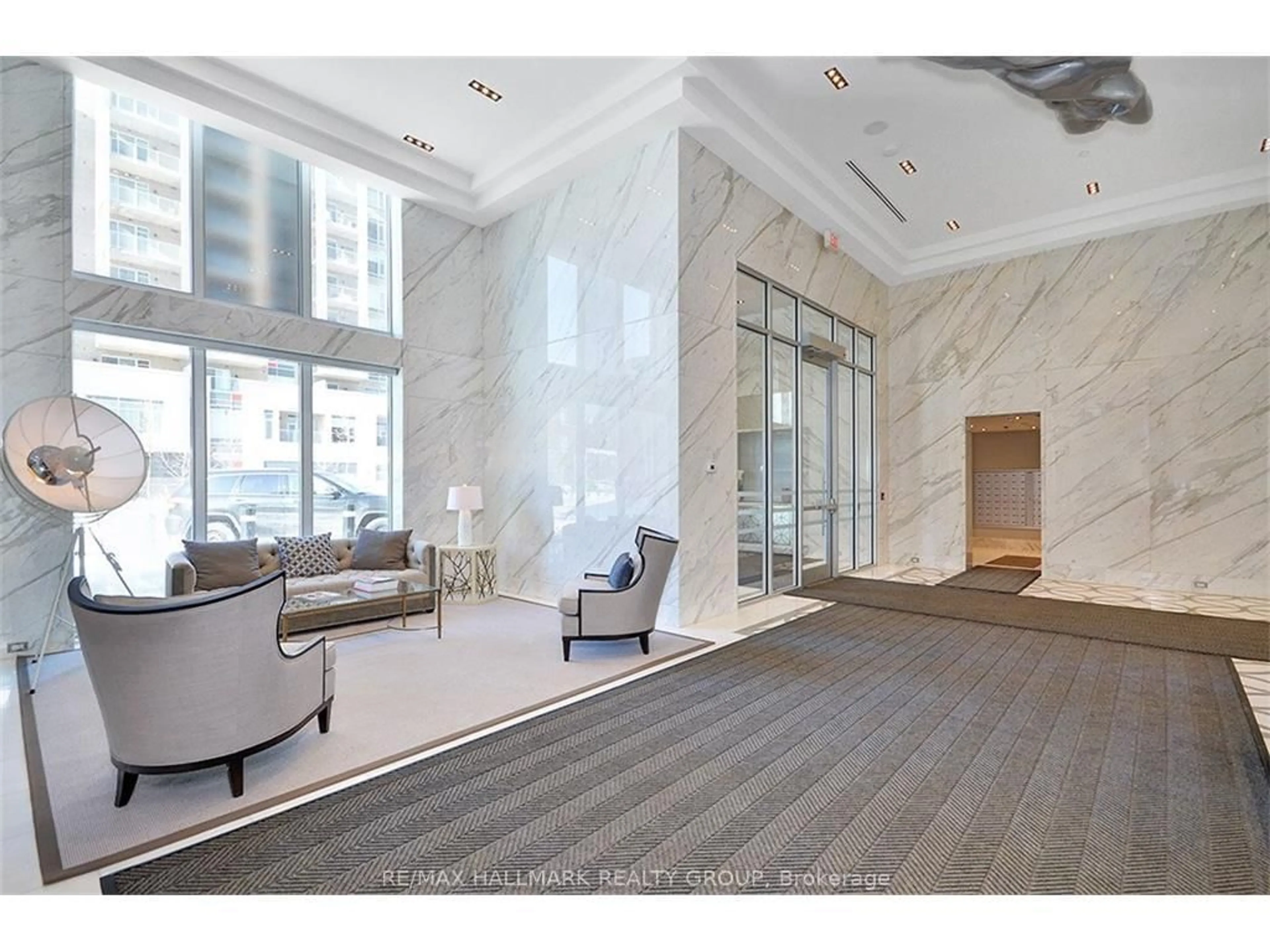 Indoor foyer for 111 Champagne Ave #808, Ottawa Ontario K1S 5V3