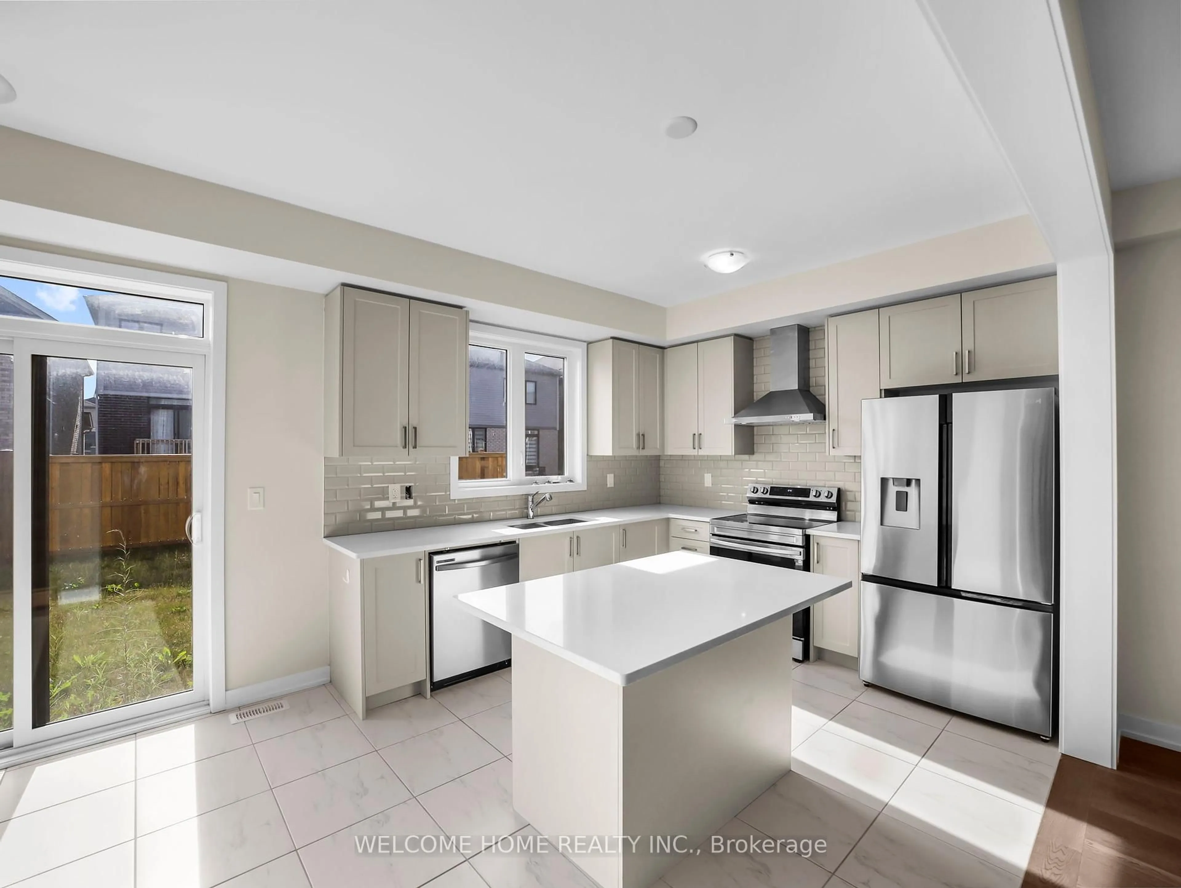 Open concept kitchen, ceramic/tile floor for 6 Sun haven Lane, Thorold Ontario L2V 0K6