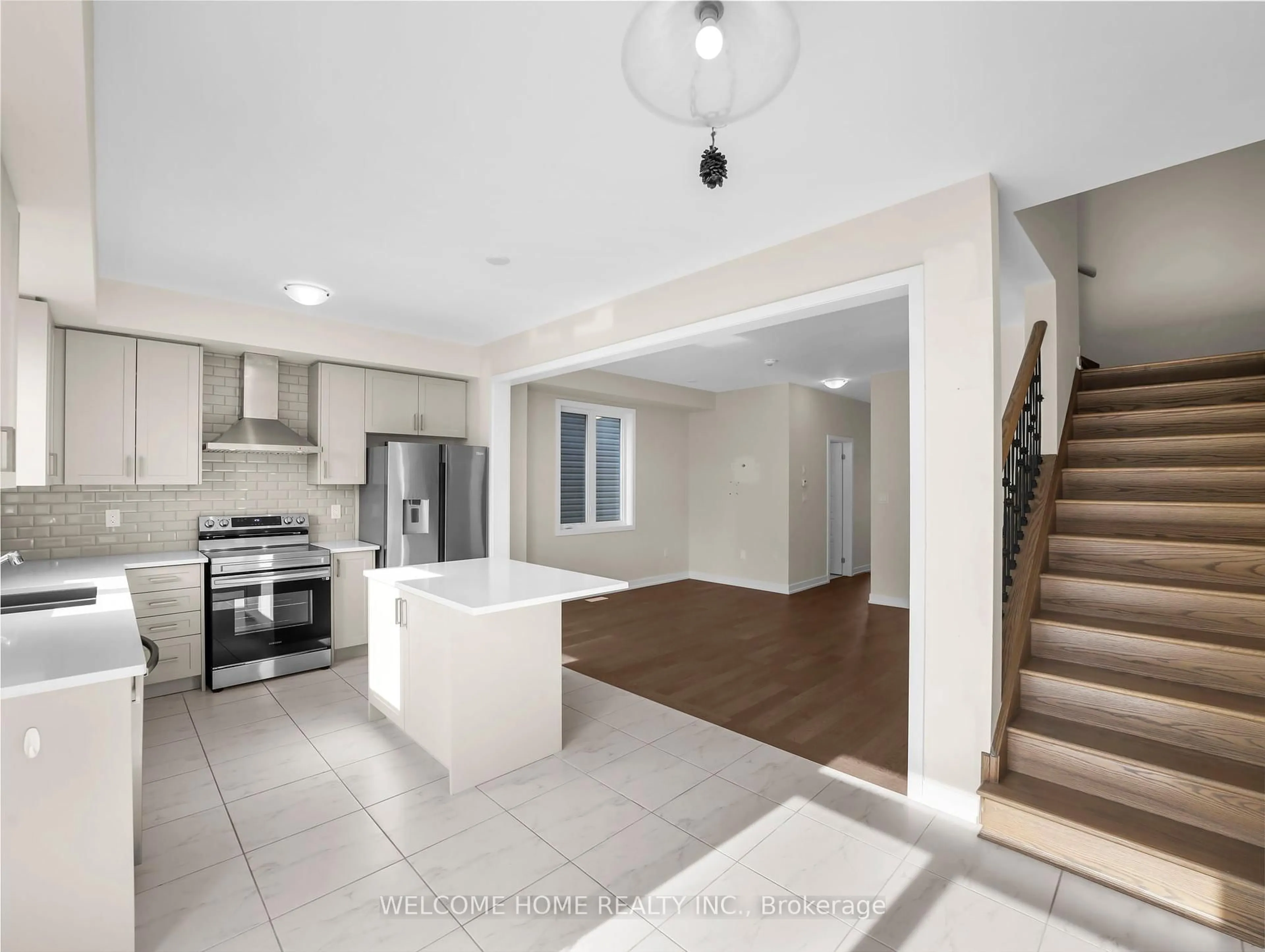 Open concept kitchen, unknown for 6 Sun haven Lane, Thorold Ontario L2V 0K6