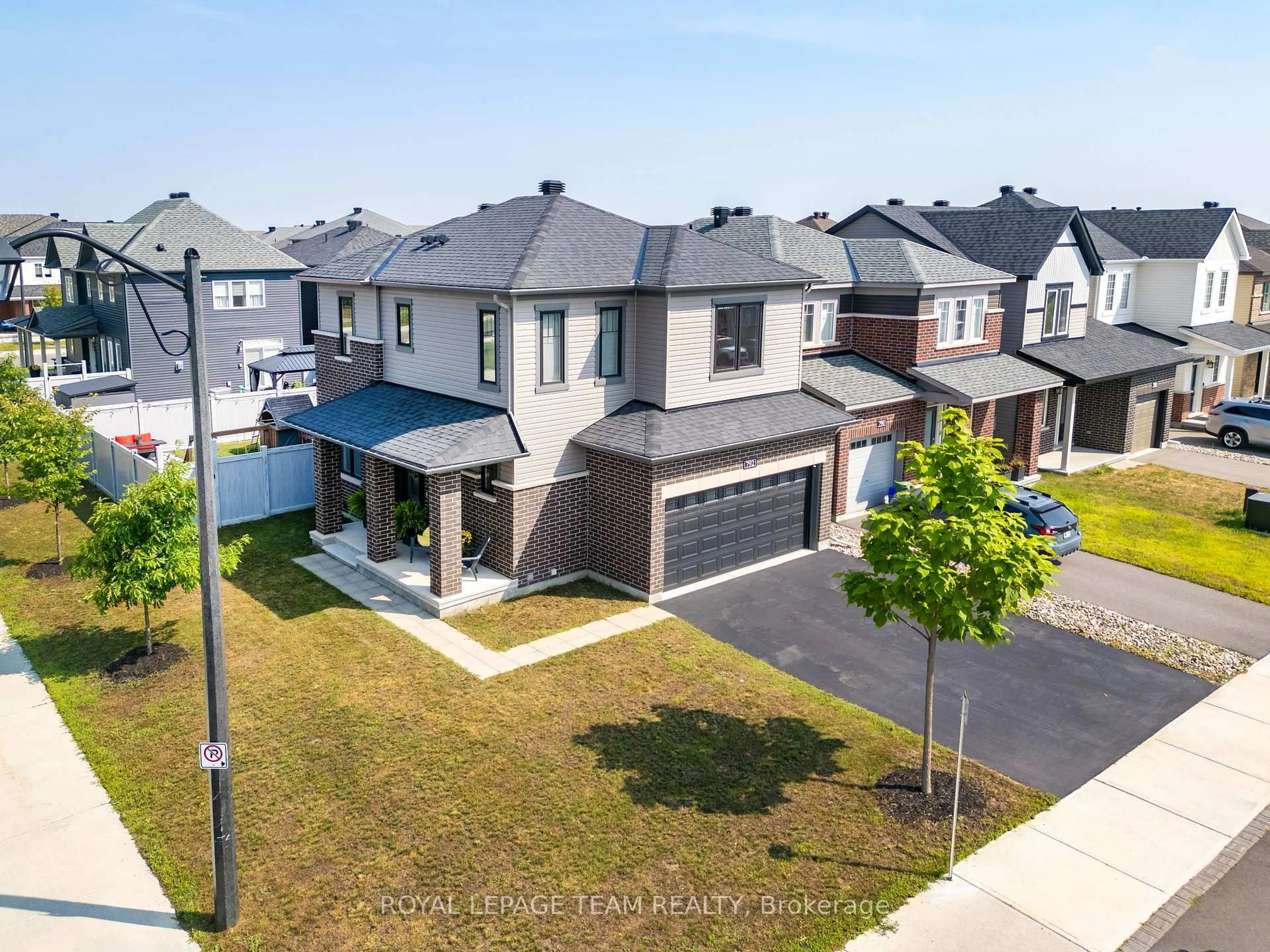 A pic from outside/outdoor area/front of a property/back of a property/a pic from drone, street for 792 Cappamore Dr, Ottawa Ontario K2J 6V6
