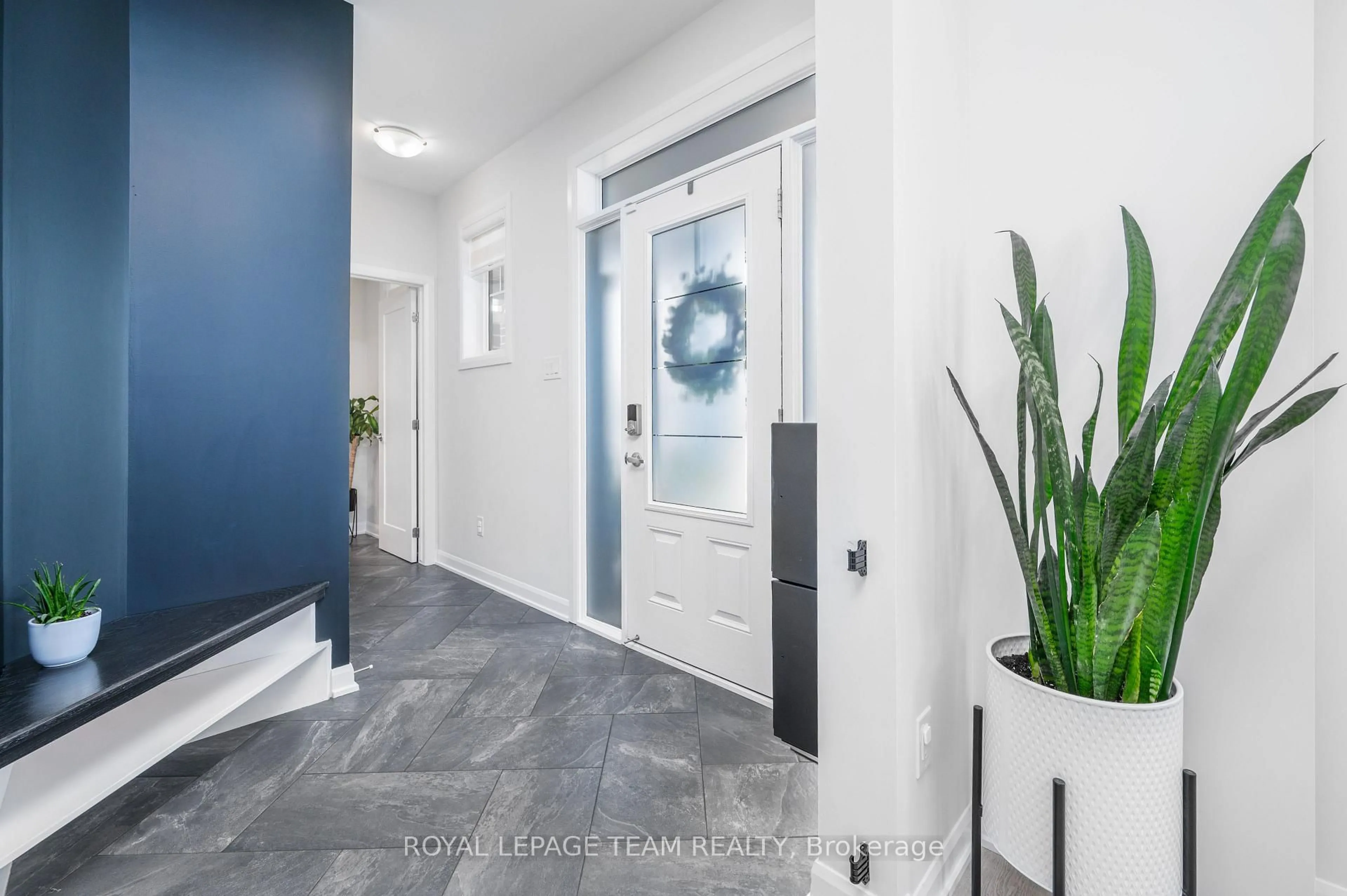 Indoor entryway for 792 Cappamore Dr, Ottawa Ontario K2J 6V6