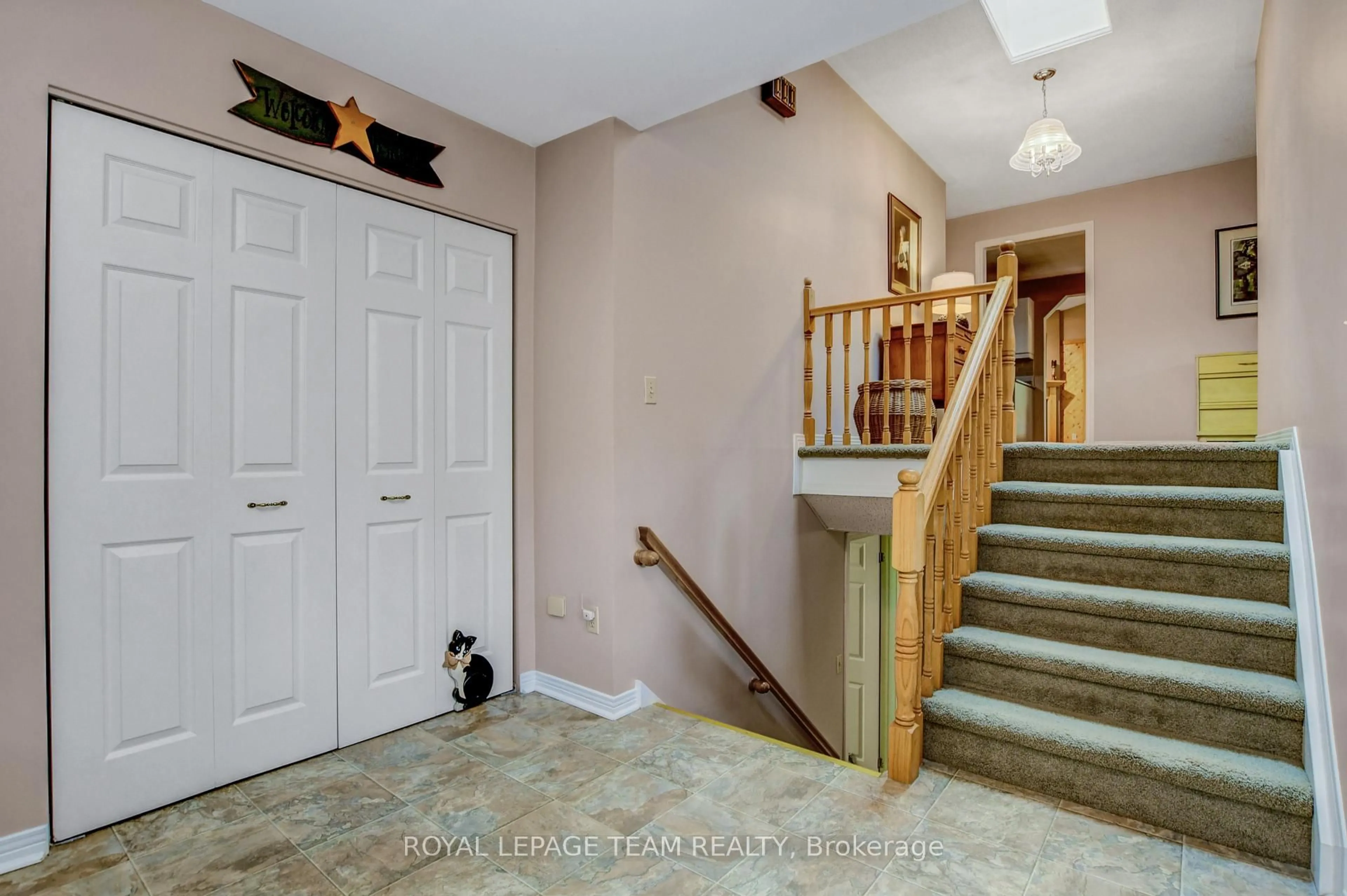Indoor entryway for 1043 County rd 44 Rd, North Grenville Ontario K0G 1T0