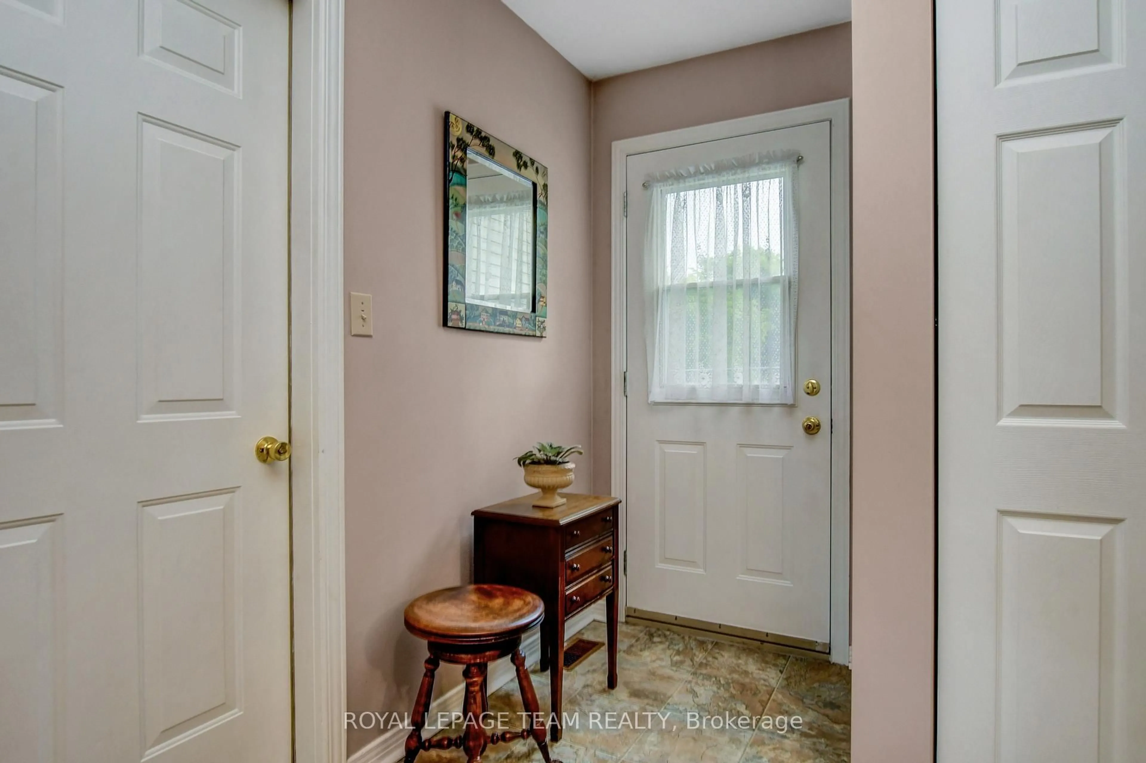 Indoor entryway for 1043 County rd 44 Rd, North Grenville Ontario K0G 1T0