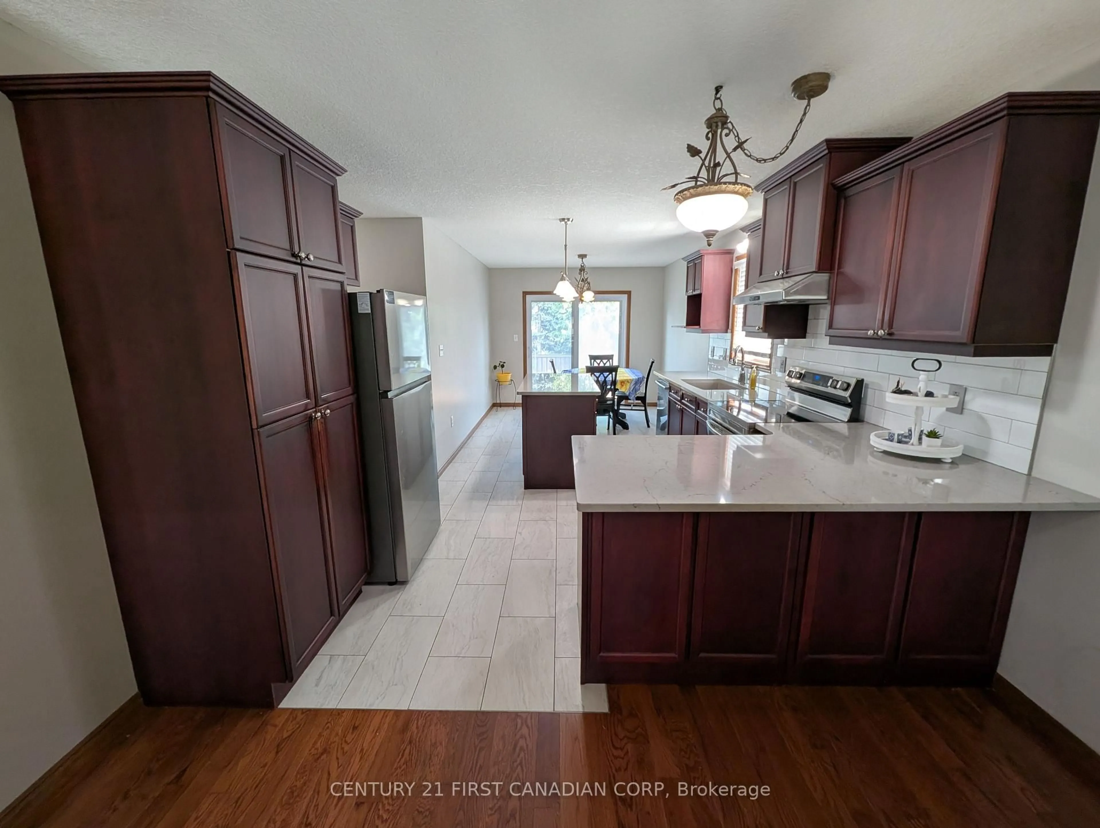 Open concept kitchen, unknown for 55 Queensway Dr, Strathroy-Caradoc Ontario N7G 4M2