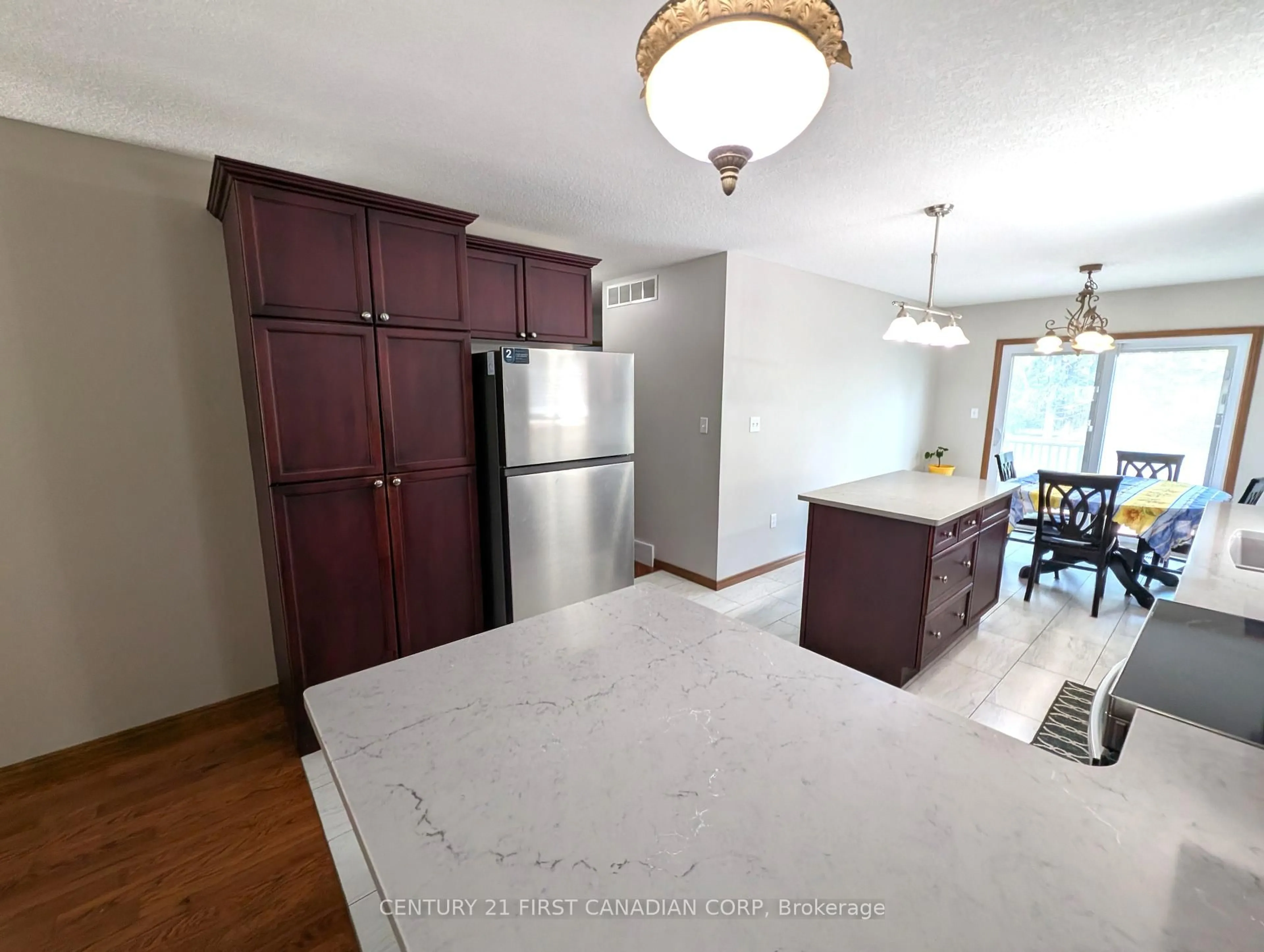 Open concept kitchen, unknown for 55 Queensway Dr, Strathroy-Caradoc Ontario N7G 4M2