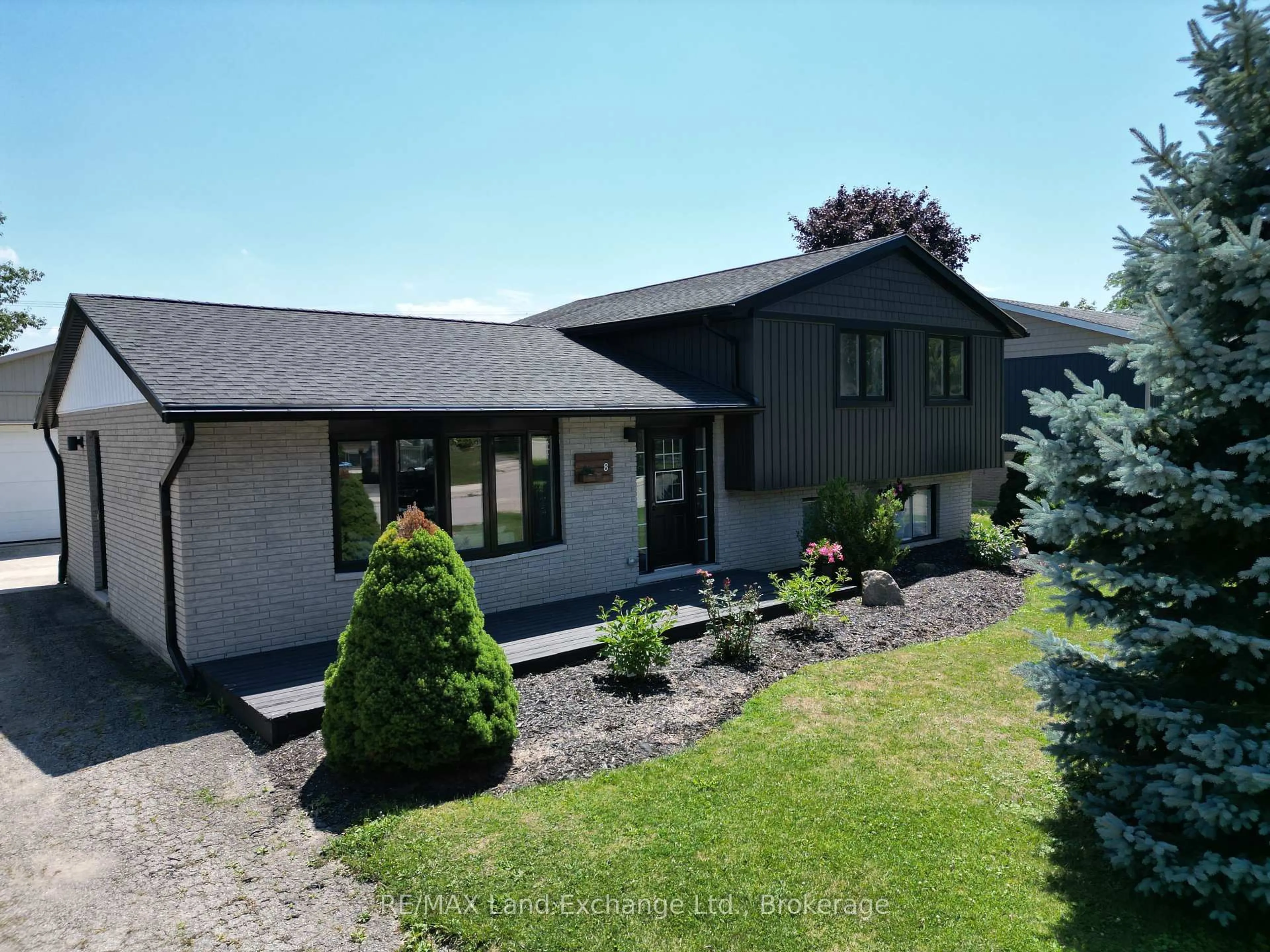 A pic from outside/outdoor area/front of a property/back of a property/a pic from drone, street for 8 William St, Huron-Kinloss Ontario N0G 2R0