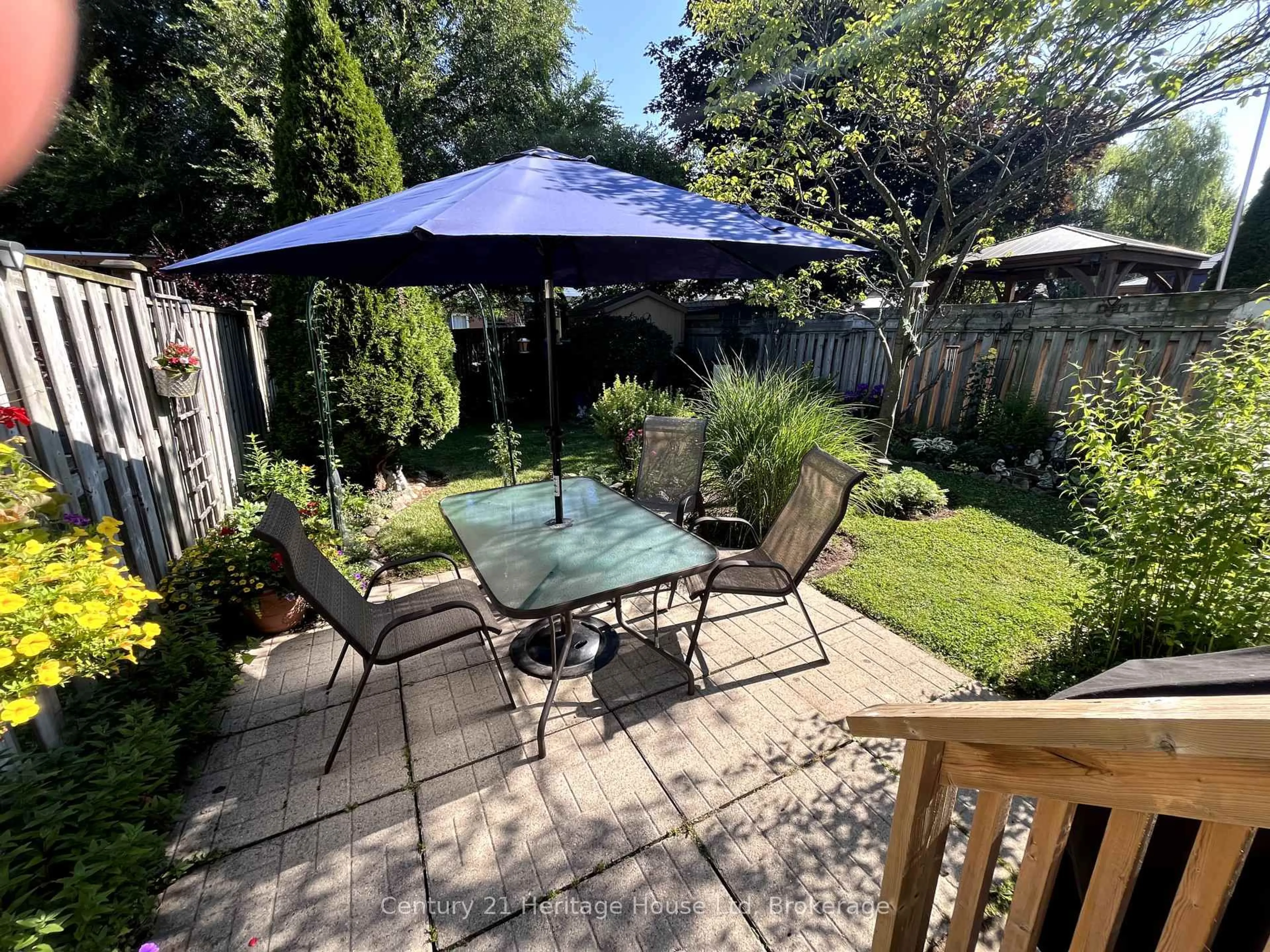 Patio, street for 229 Silurian Dr, Guelph Ontario N1E 7B8