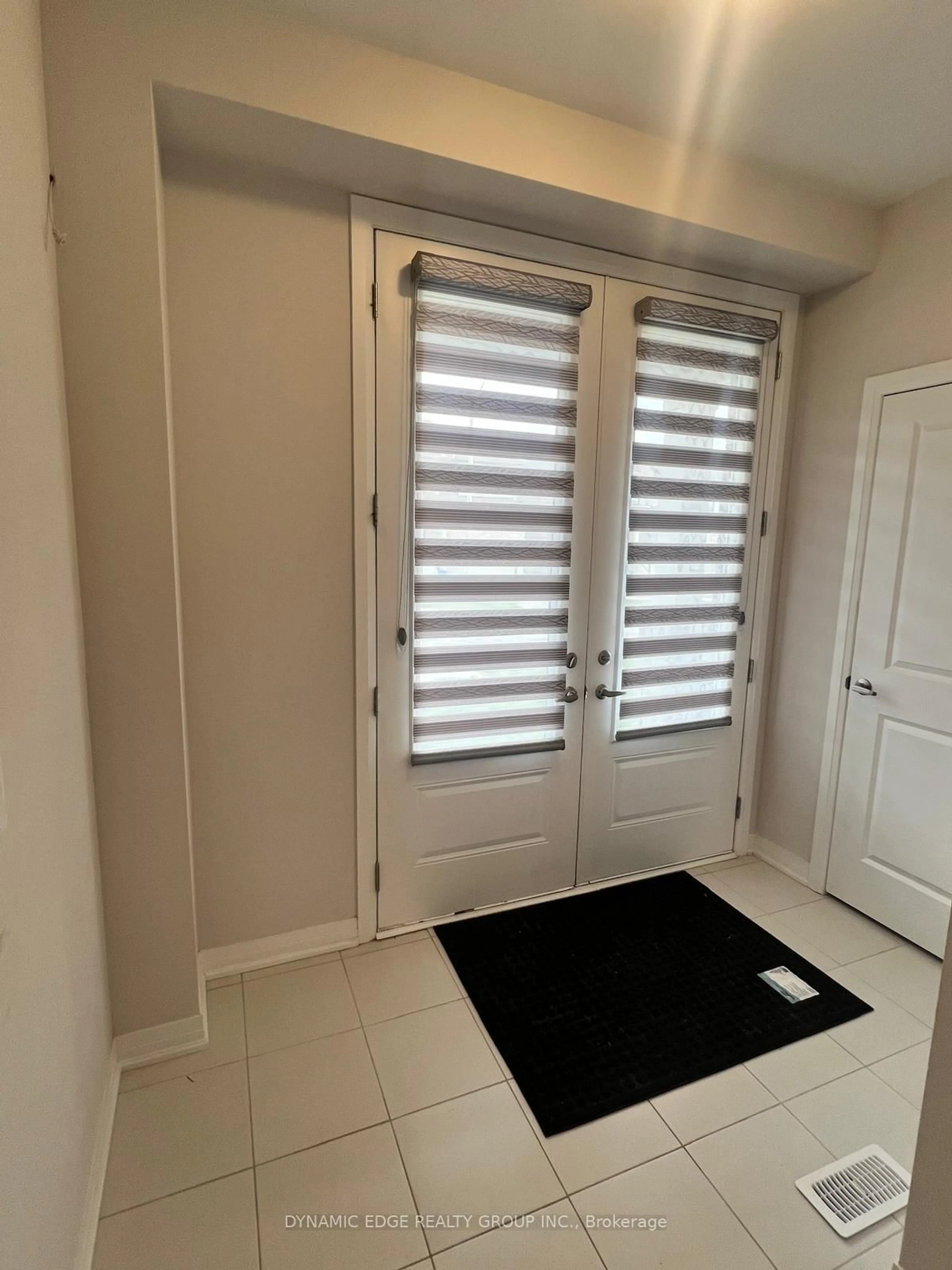 Indoor entryway for 453 Robert Woolner St, North Dumfries Ontario N0B 1E0