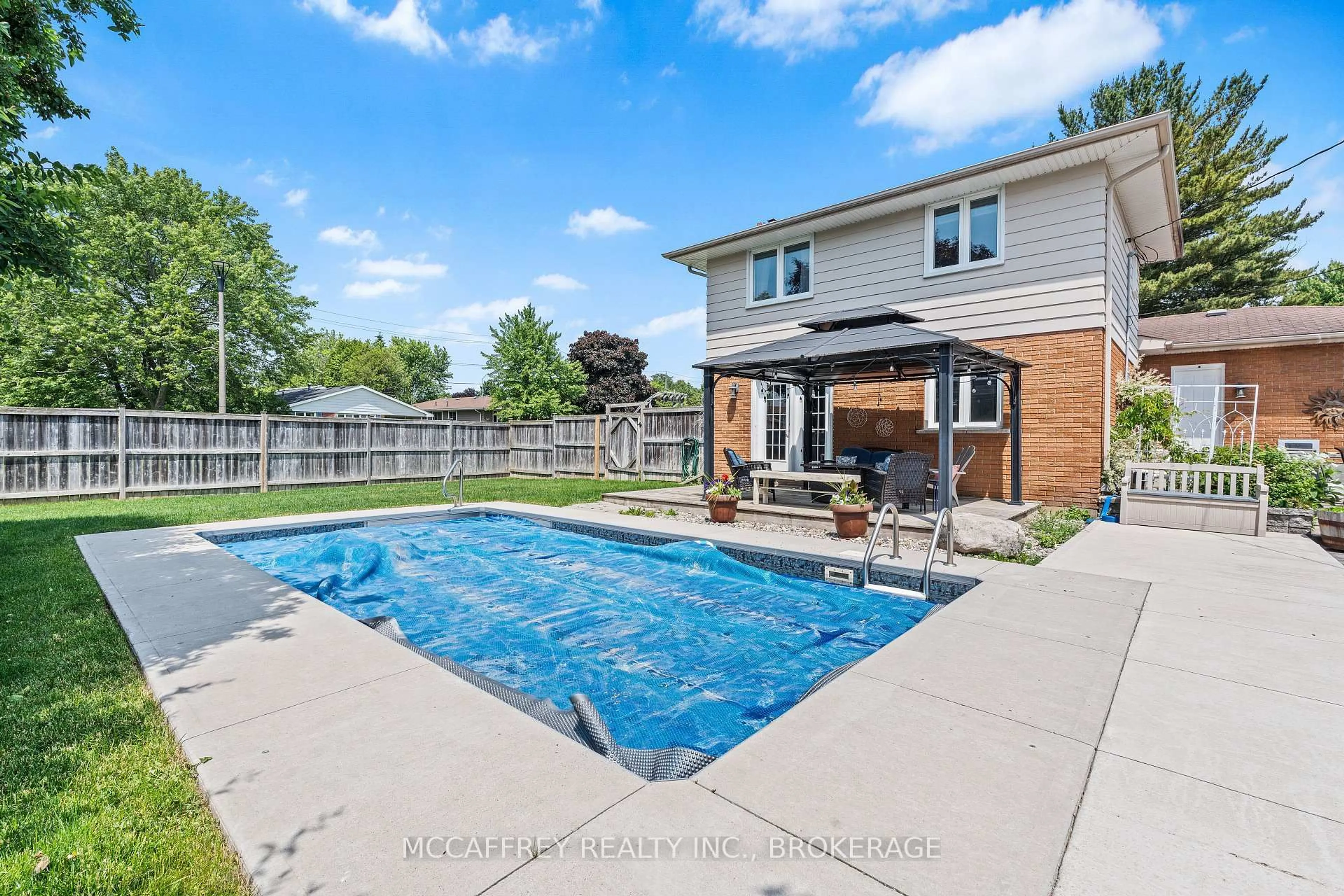 Pool for 801 High Gate Park Dr, Kingston Ontario K7M 5Z5