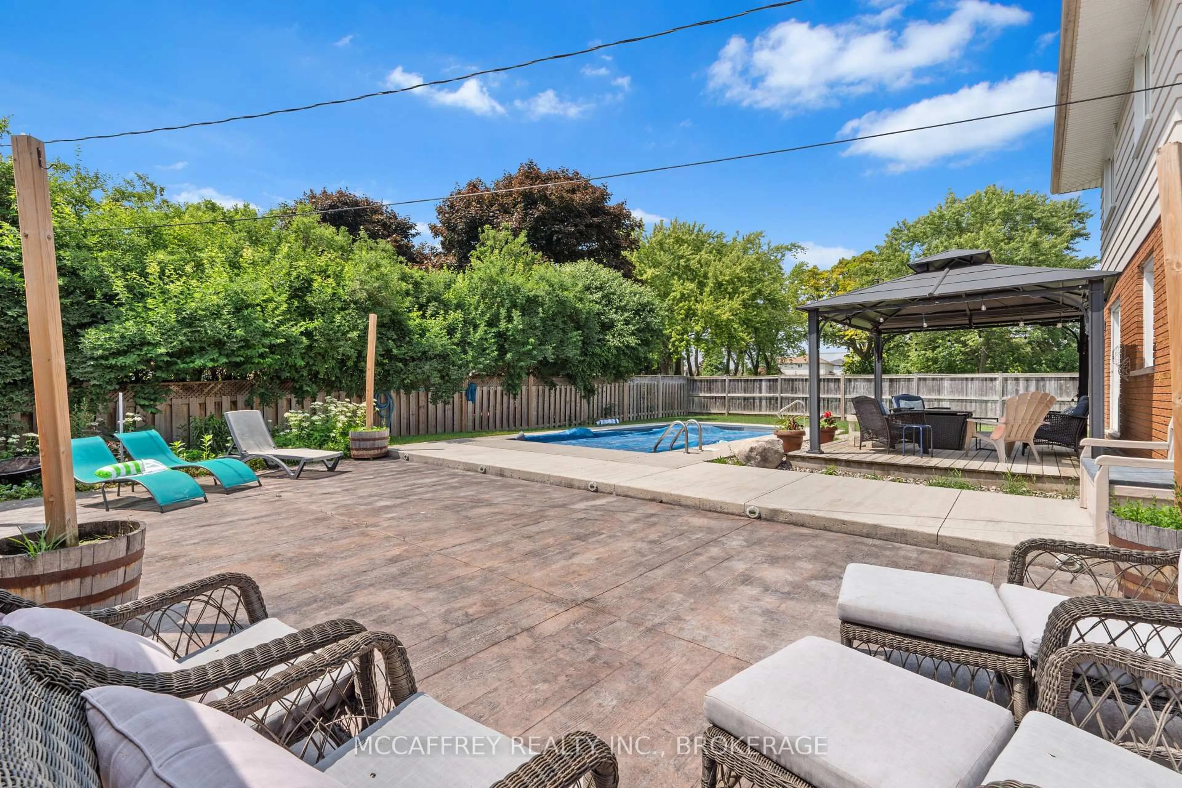 Patio, street for 801 High Gate Park Dr, Kingston Ontario K7M 5Z5