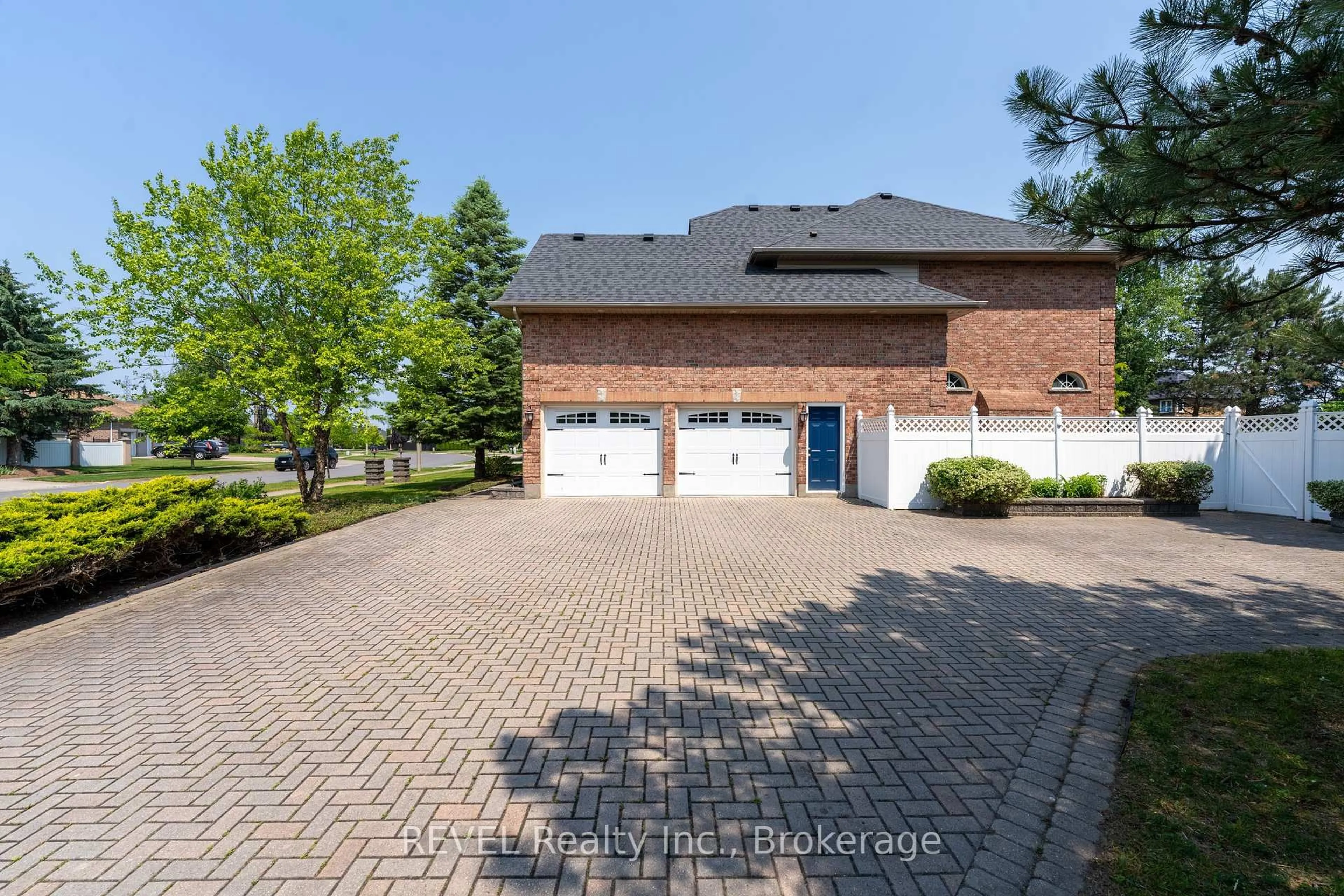 Home with brick exterior material, street for 8055 Mount Carmel Blvd, Niagara Falls Ontario L2H 2Z1
