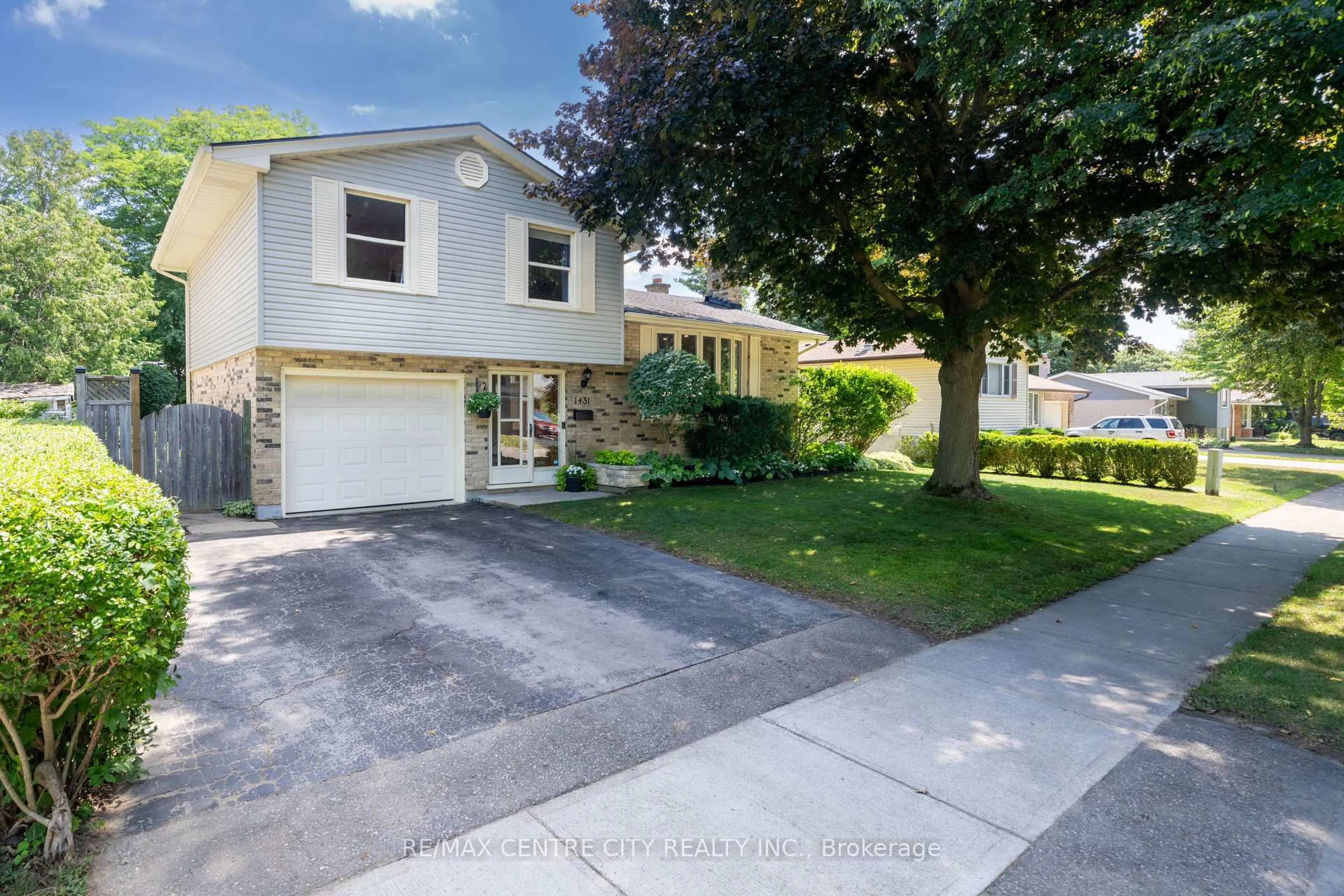 Unknown for 1431 STONEYBROOK Cres, London North Ontario N5X 1C3