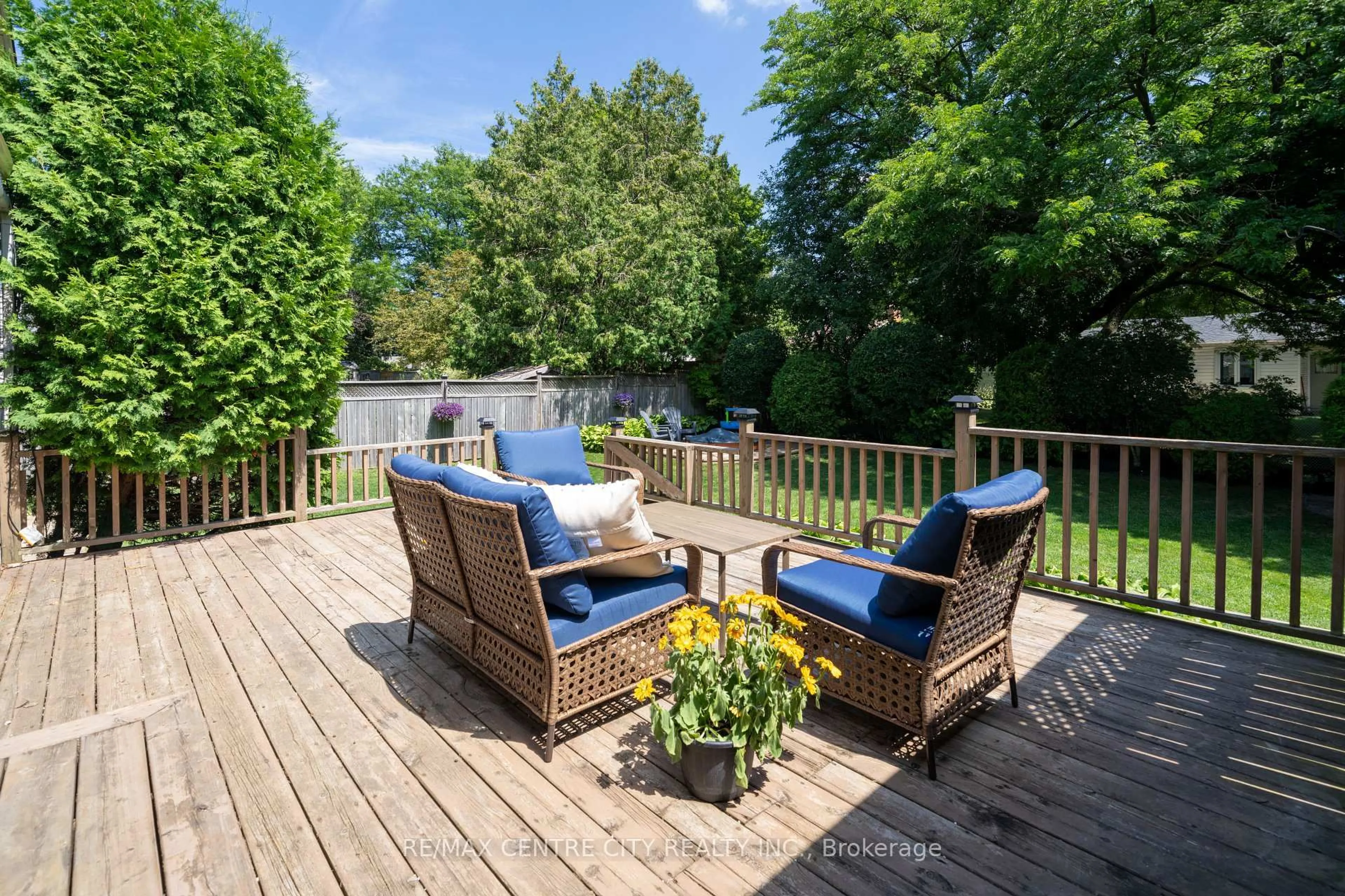Patio, water/lake/river/ocean view for 1431 STONEYBROOK Cres, London North Ontario N5X 1C3