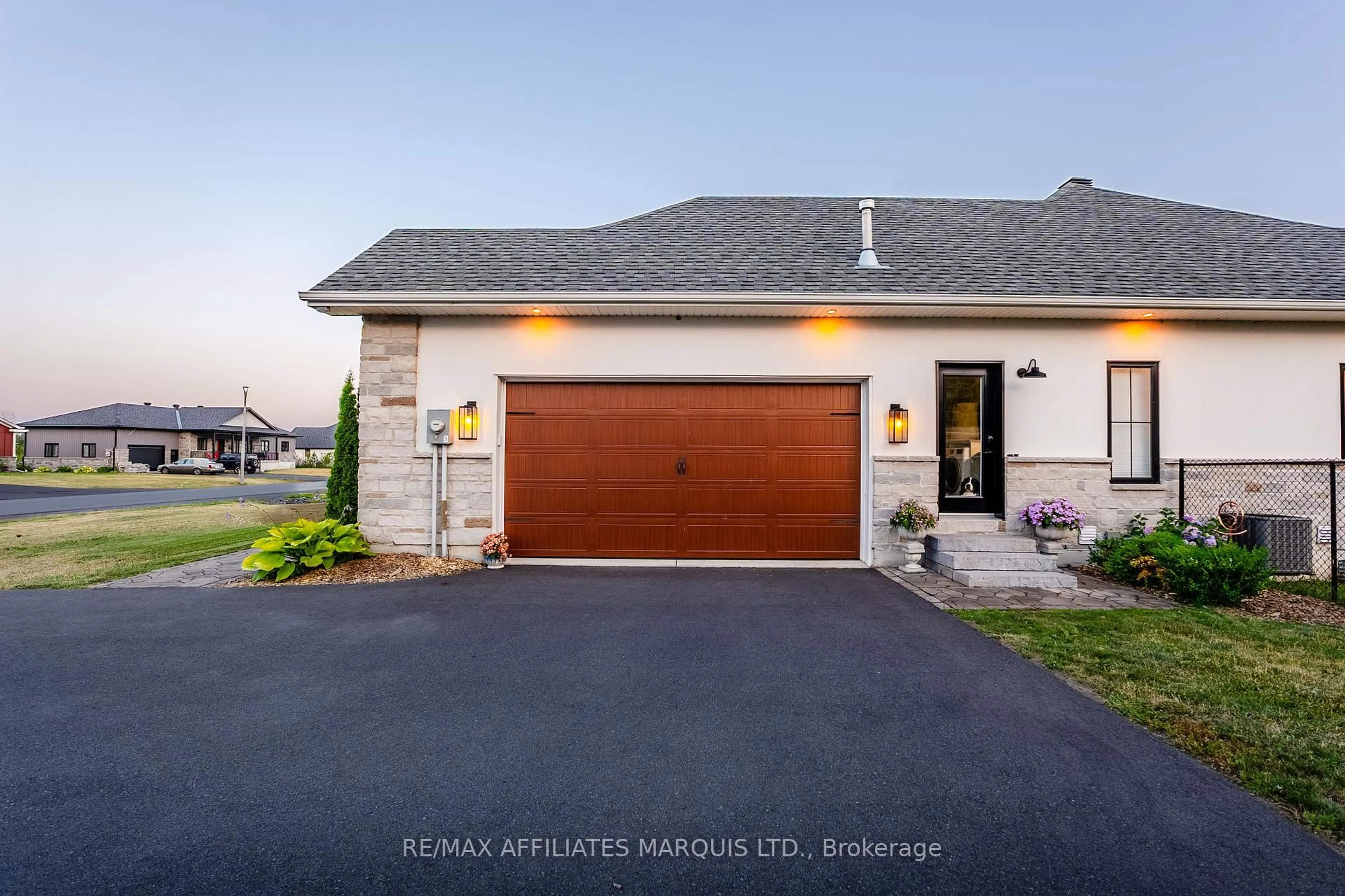 Indoor garage for 59 David St, South Stormont Ontario K0C 1M0