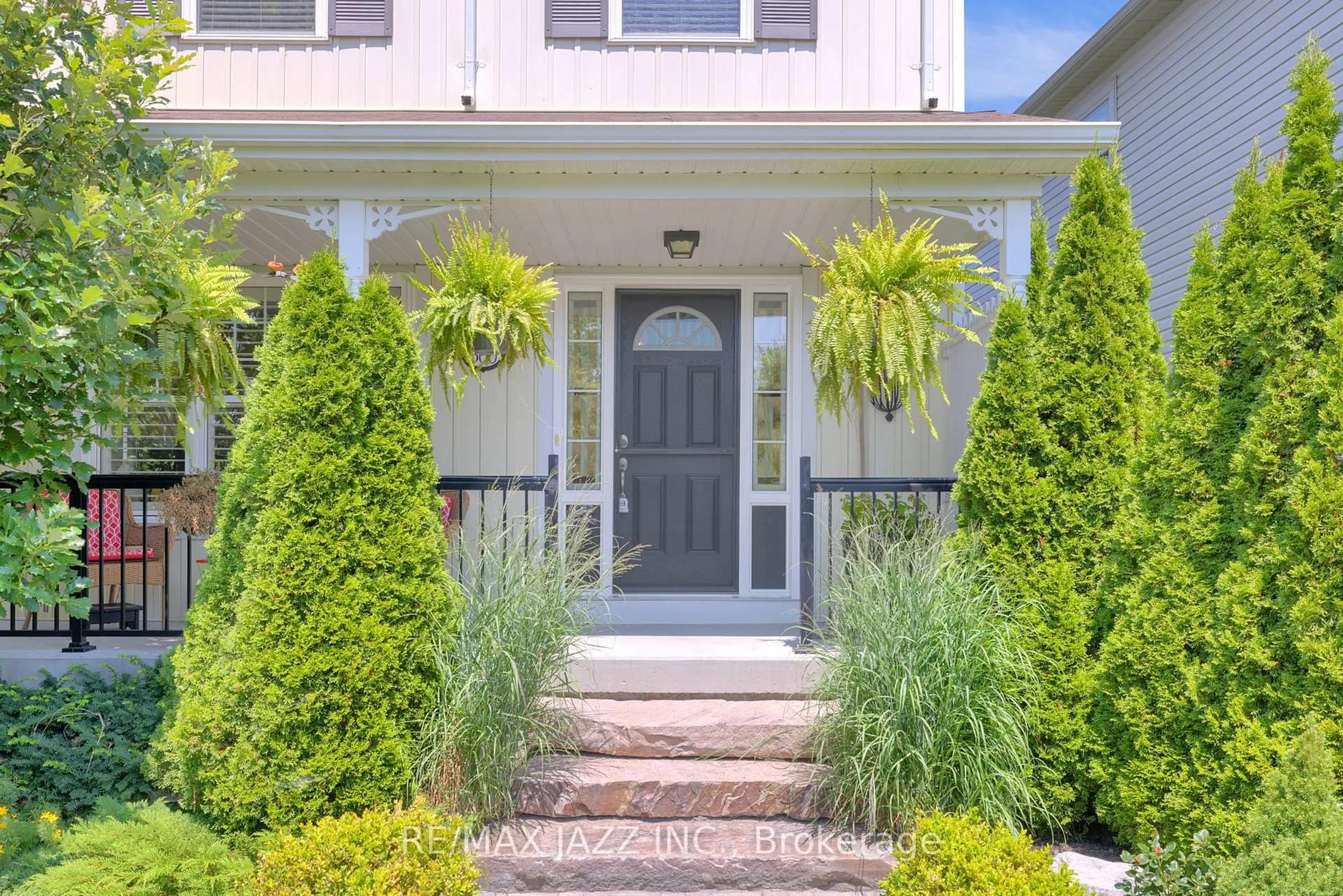 Indoor entryway for 300 Strachan St, Port Hope Ontario L1A 0C8