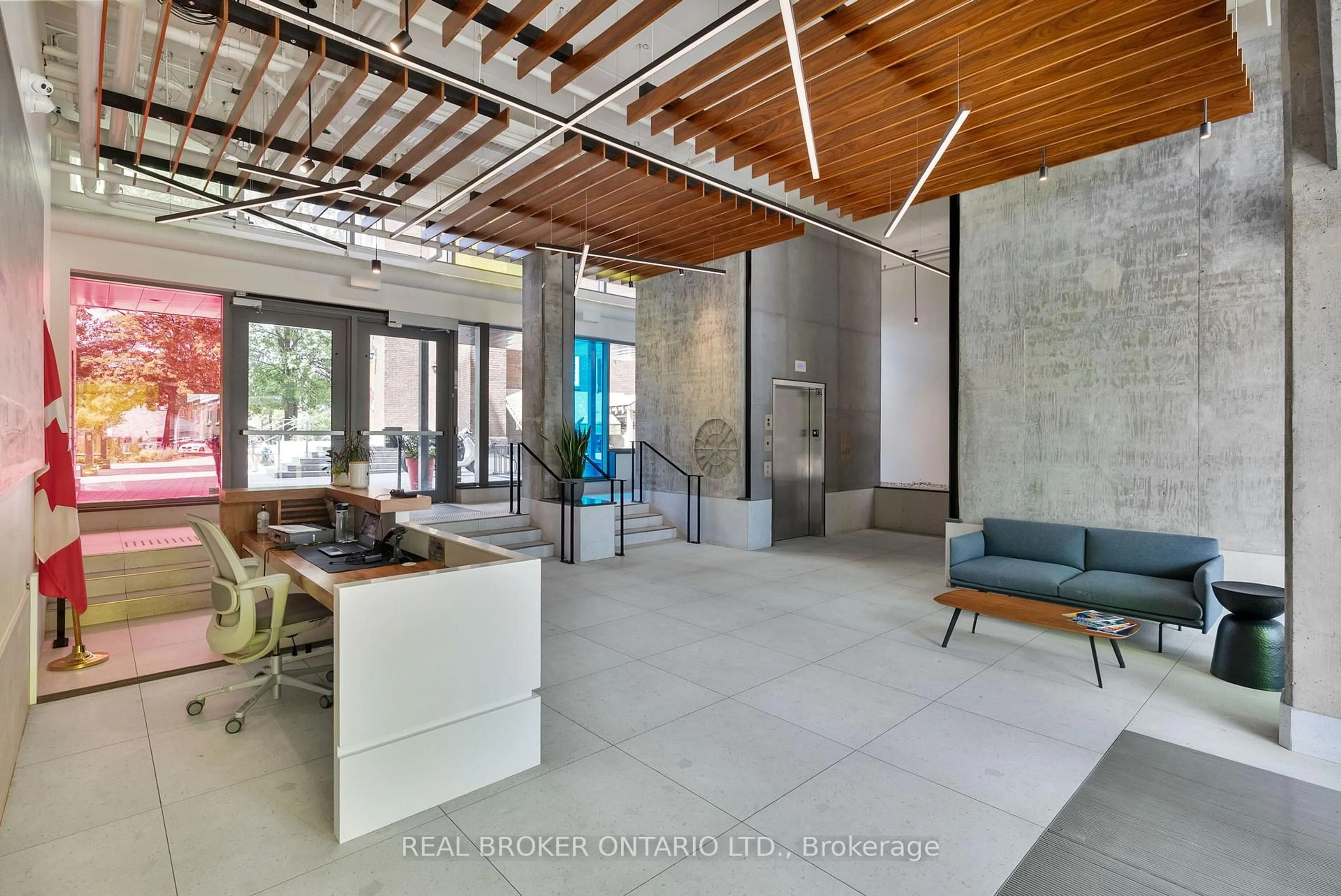 Indoor foyer for 135 Barrette St #307, Ottawa Ontario K1L 7Z9