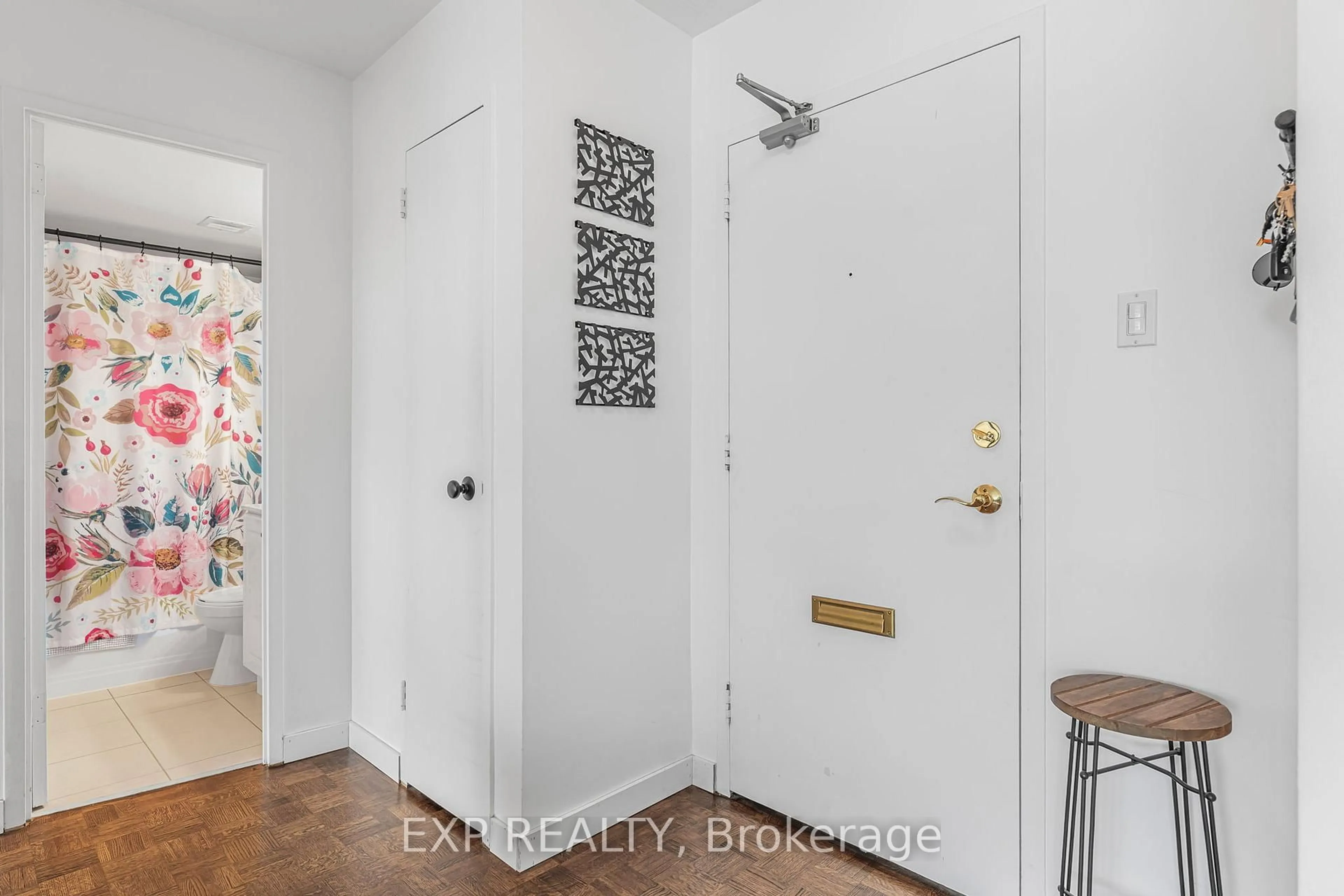 Indoor entryway for 15 Towering Heights Blvd #509, St. Catharines Ontario L2T 3G7