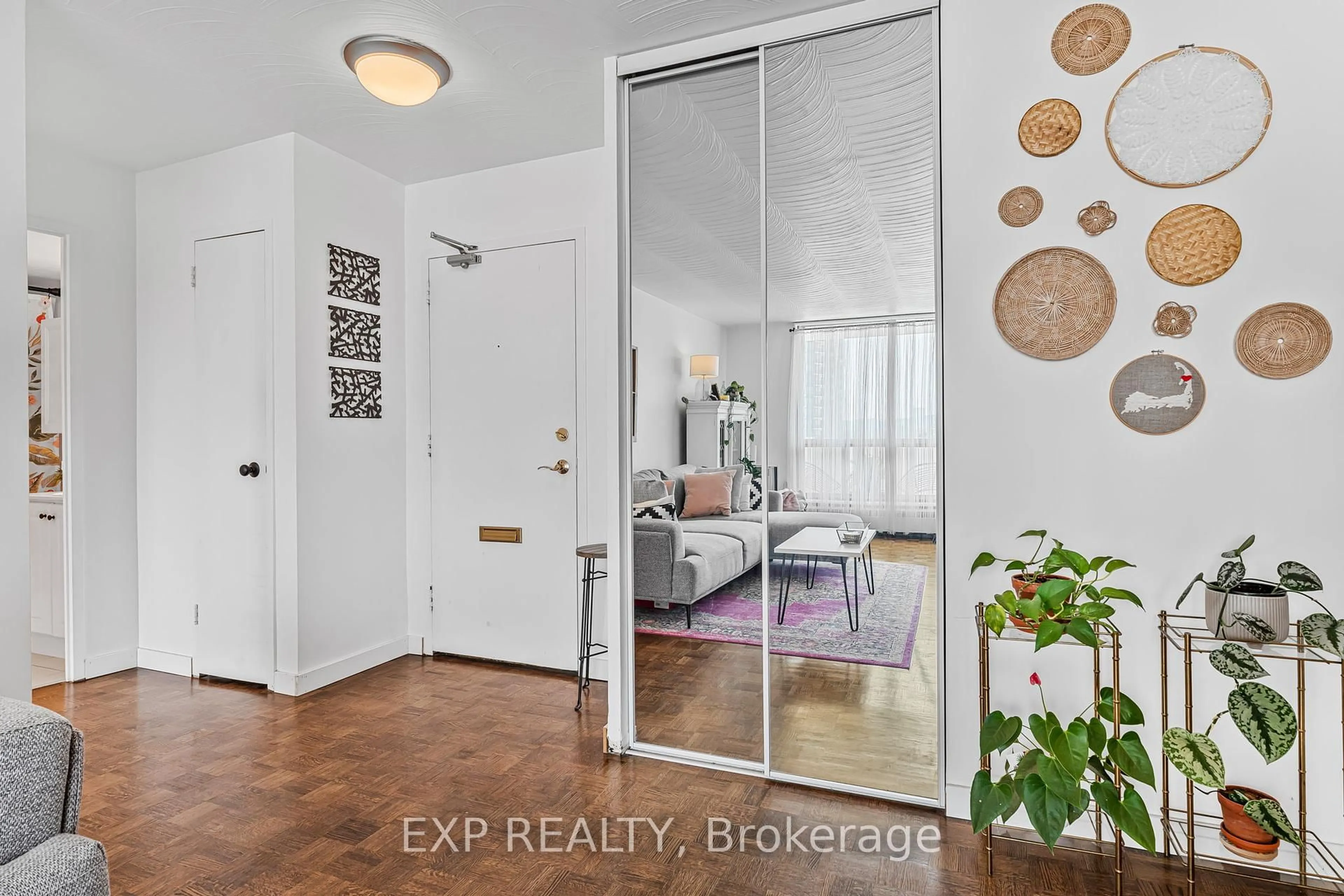 Indoor entryway for 15 Towering Heights Blvd #509, St. Catharines Ontario L2T 3G7