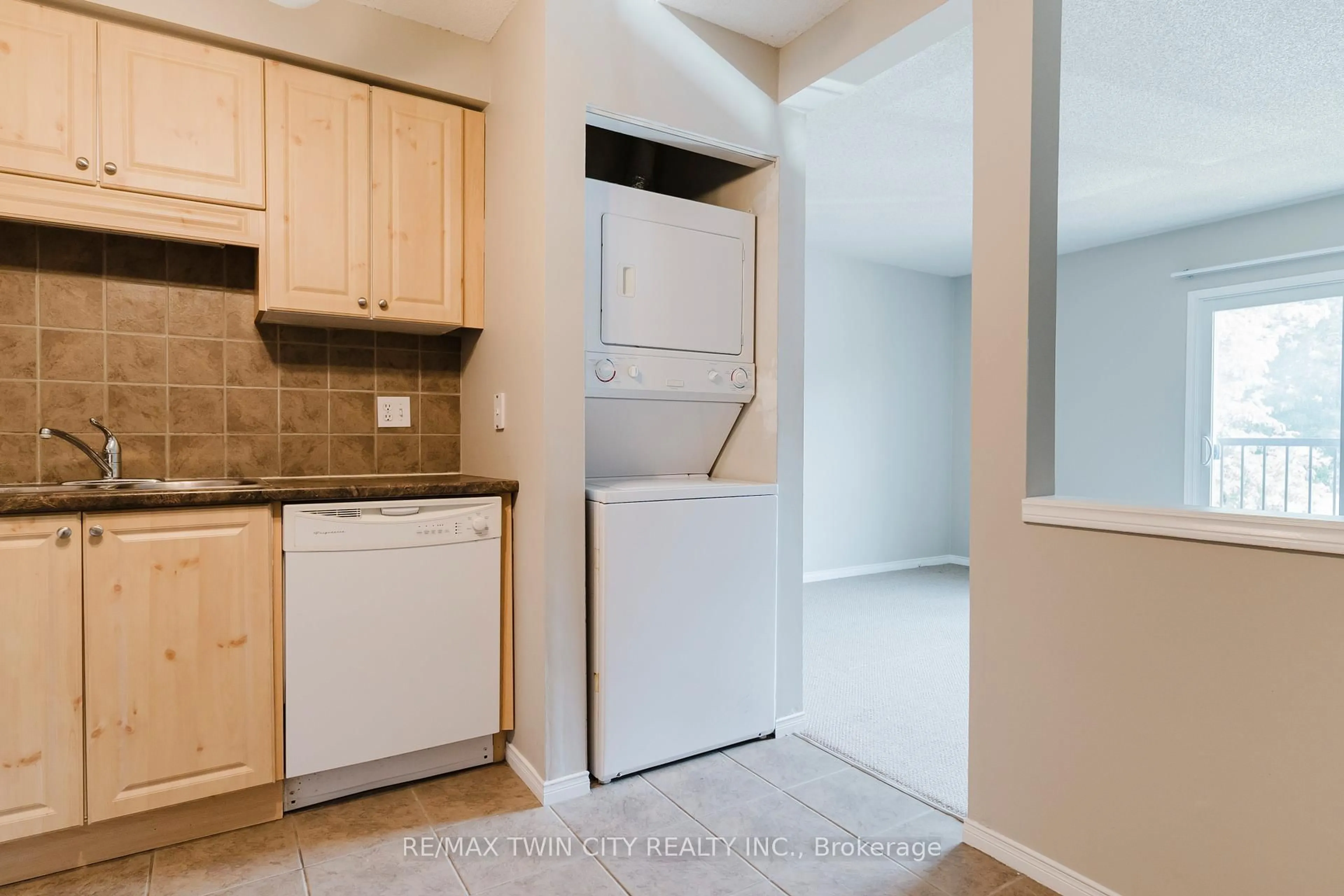 Standard kitchen, unknown for 331 Northlake Dr #10, Waterloo Ontario N2V 1Z1