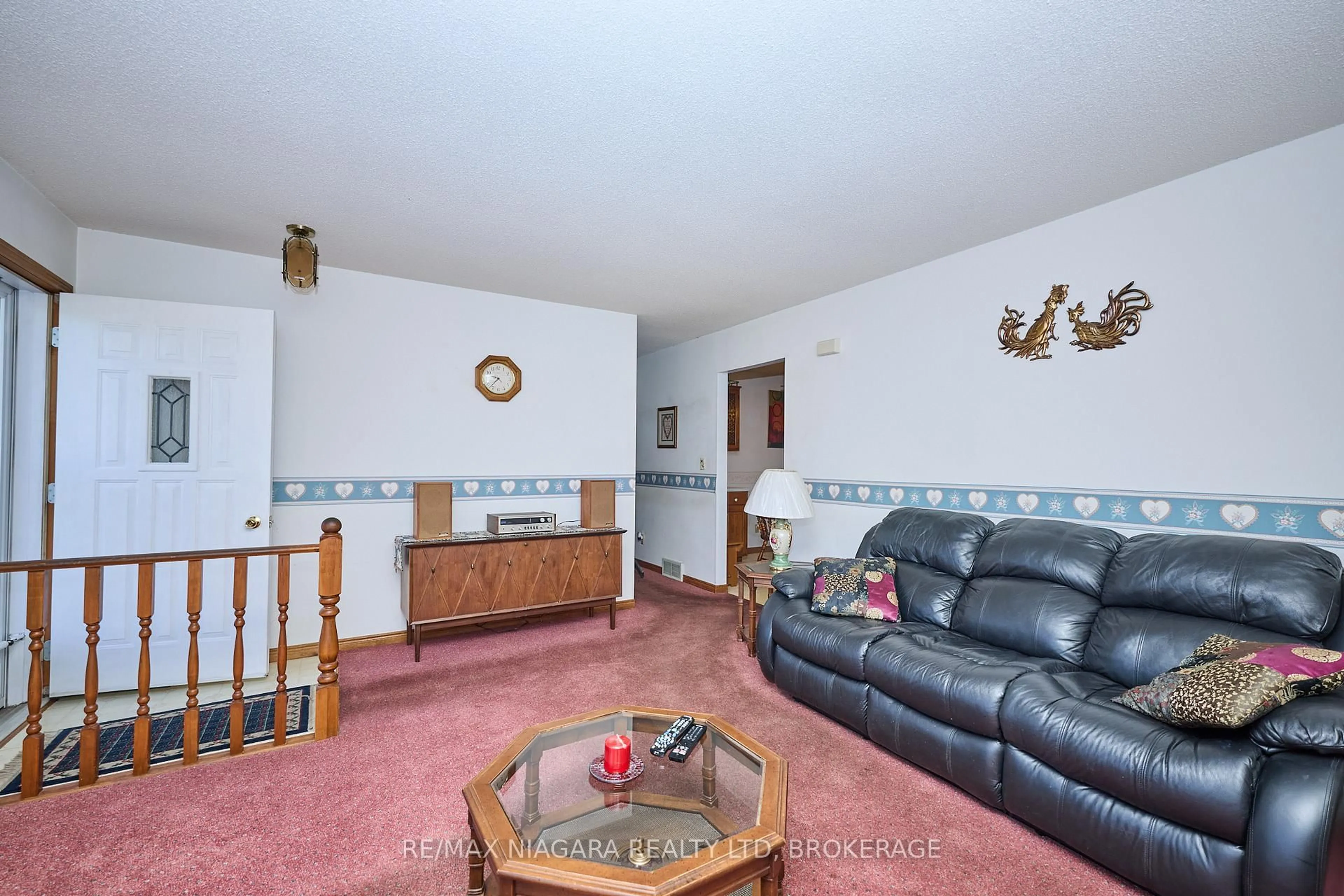 Living room with furniture, unknown for 506 Walden Blvd, Fort Erie Ontario L2A 1S3