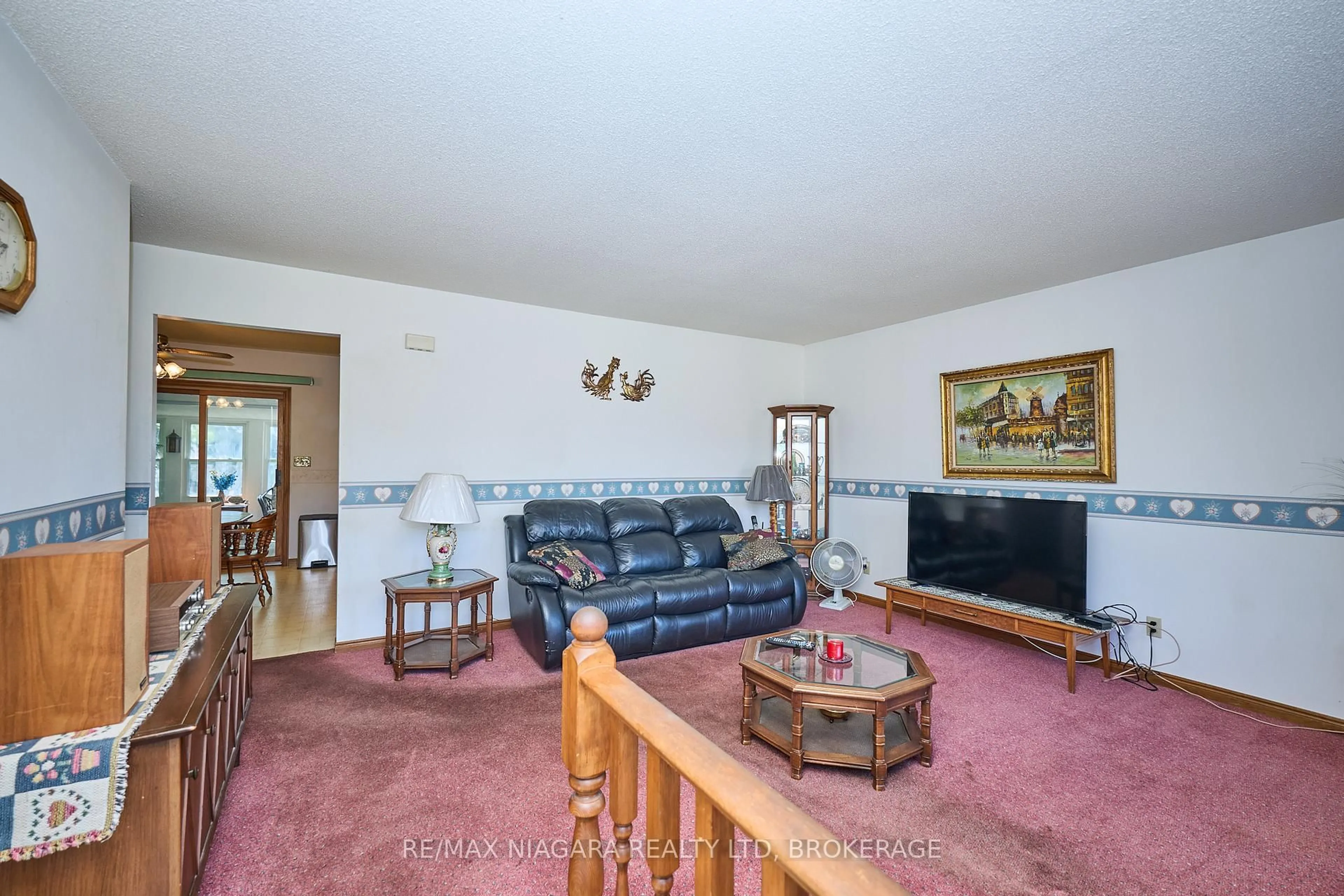 Living room with furniture, unknown for 506 Walden Blvd, Fort Erie Ontario L2A 1S3