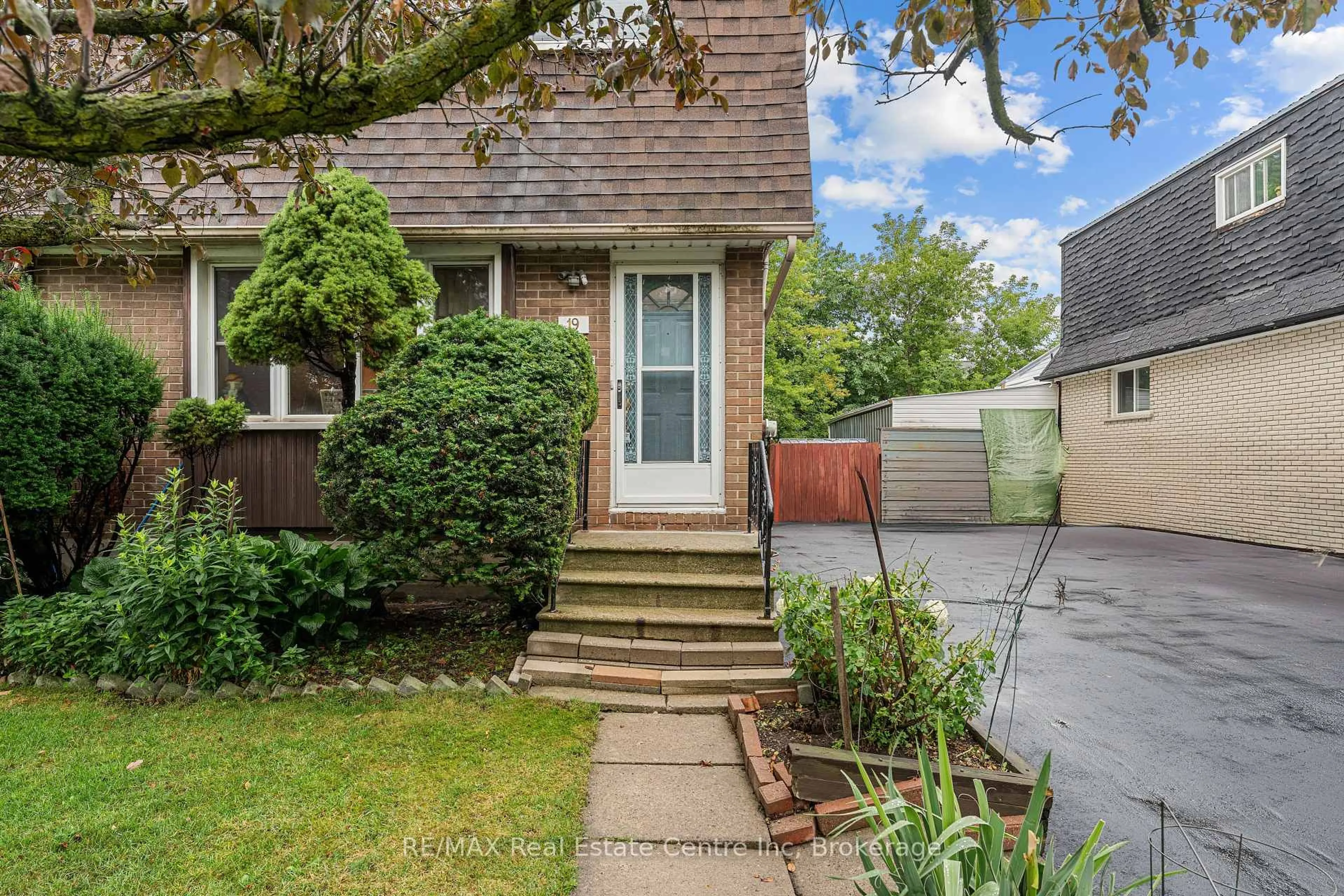 Unknown for 19 Plymouth Crt, Guelph Ontario N1H 5W3
