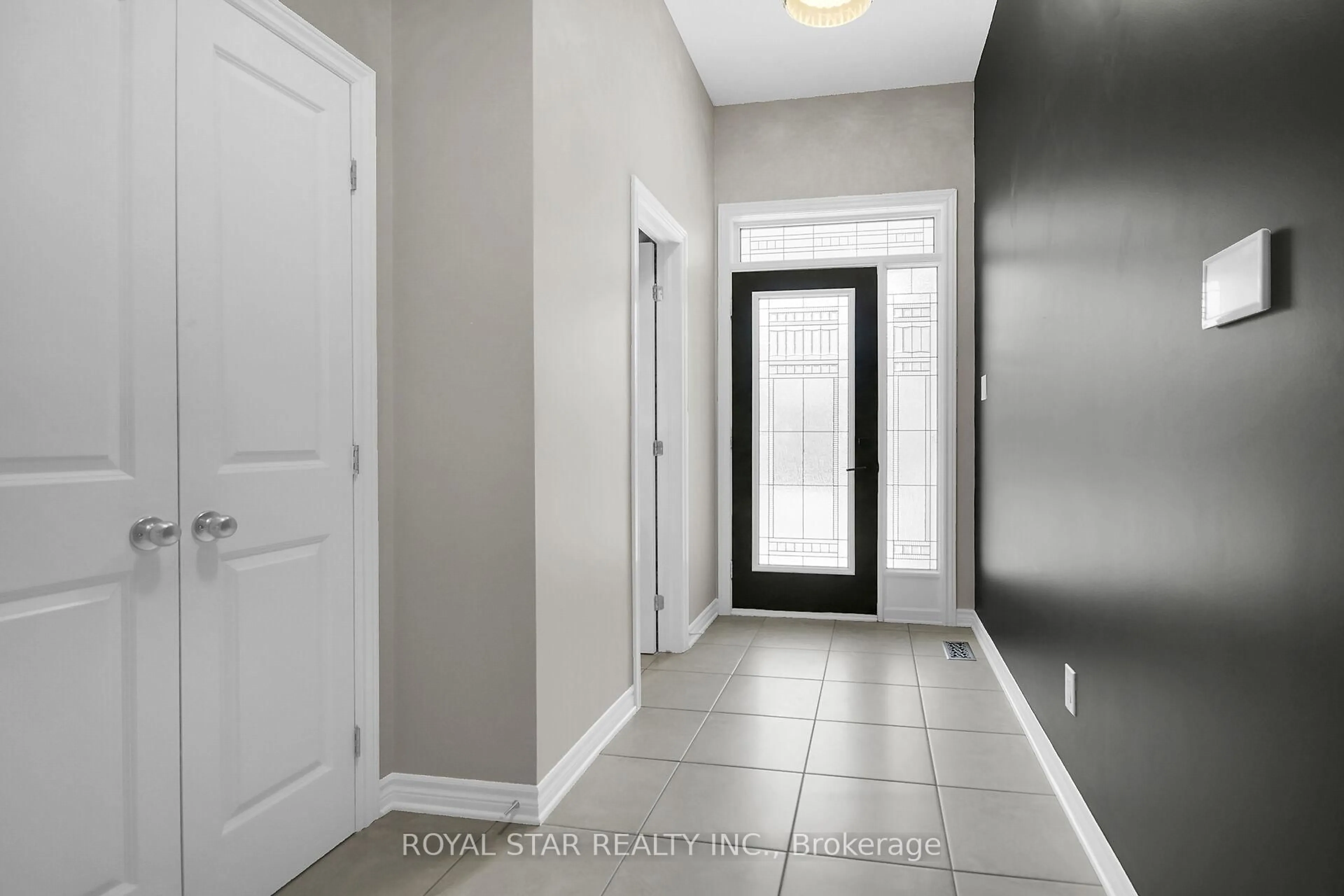 Indoor entryway for 345 Widgeon Way, Ottawa Ontario K1T 0G1