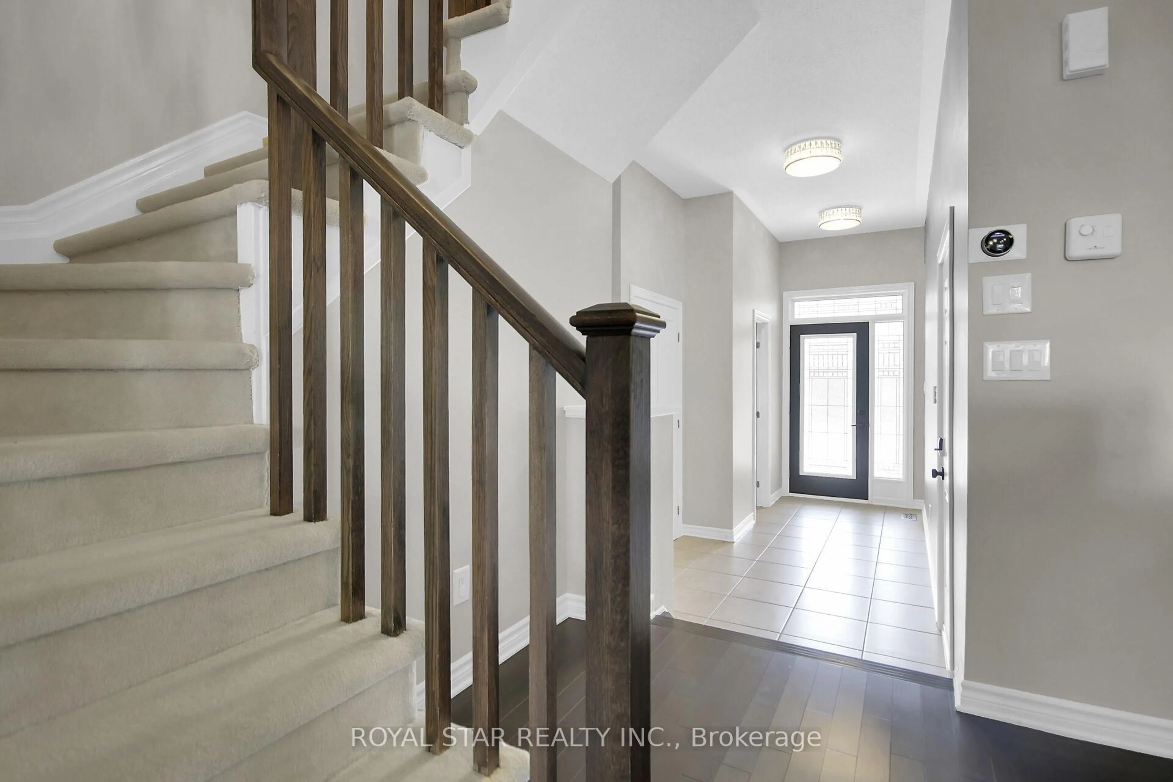 Indoor entryway for 345 Widgeon Way, Ottawa Ontario K1T 0G1