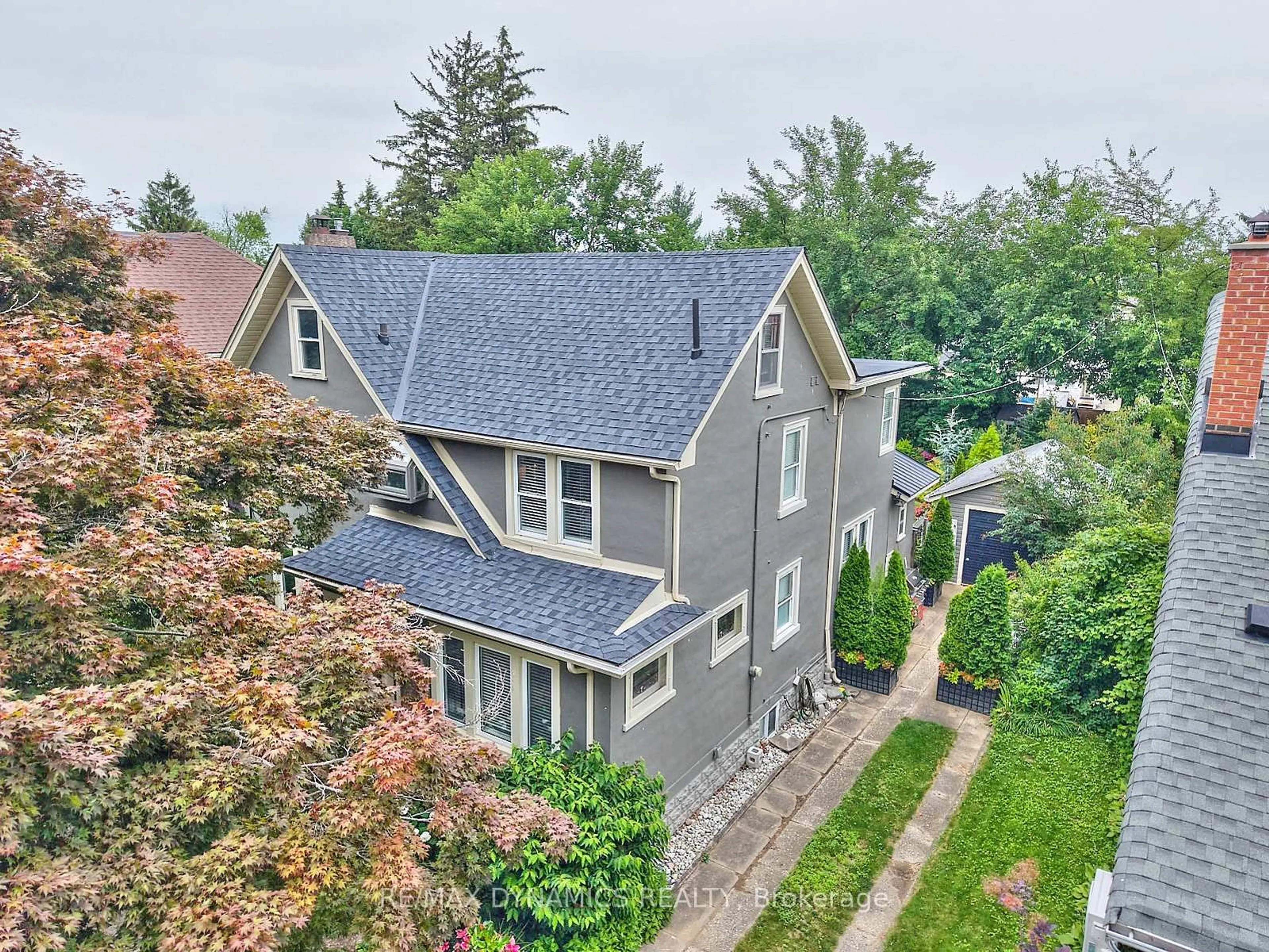 A pic from outside/outdoor area/front of a property/back of a property/a pic from drone, street for 10 Thairs Ave, St. Catharines Ontario L2R 6P1