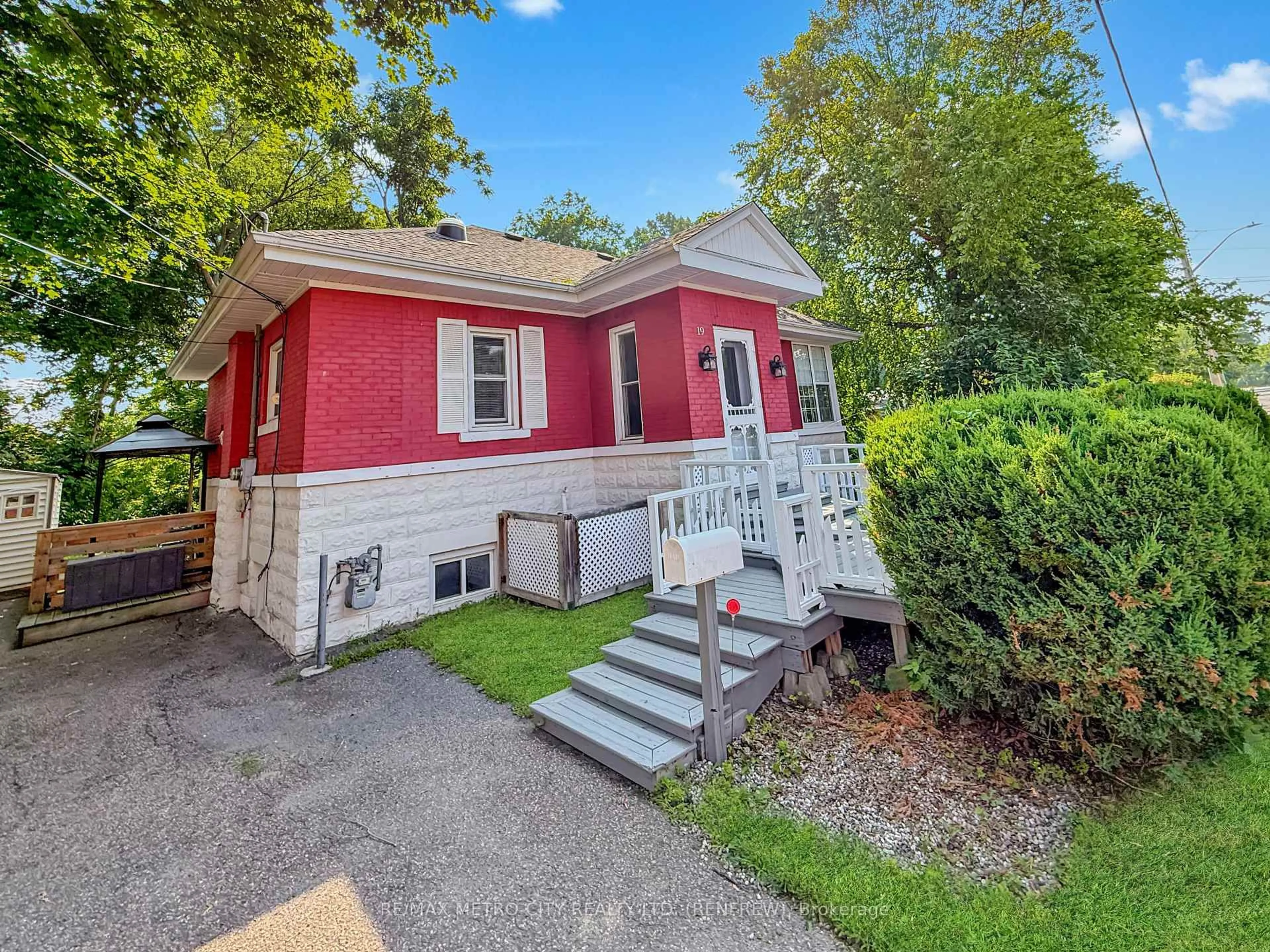 Unknown for 19 Lorne St, Renfrew Ontario K7V 1K8