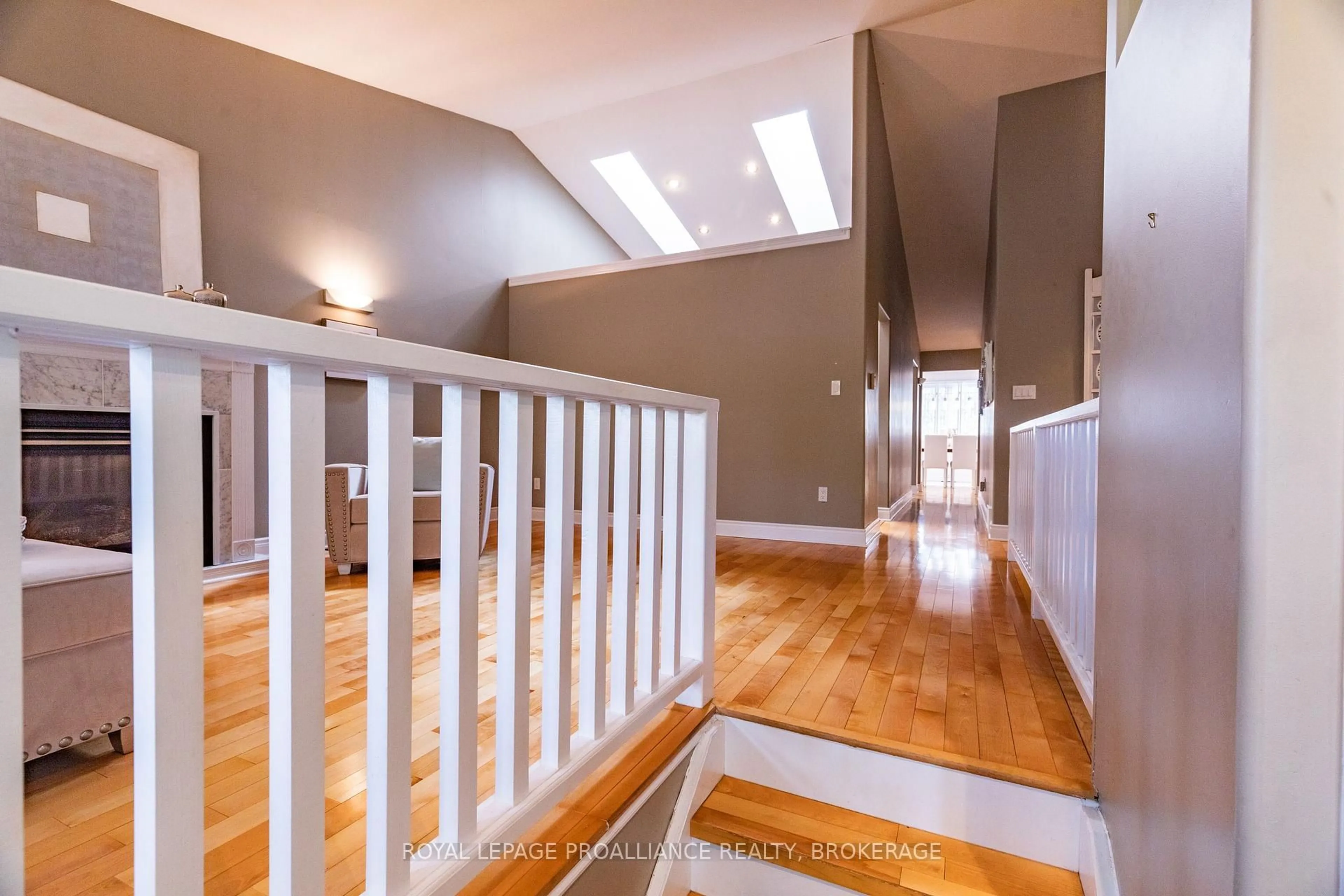 Indoor entryway for 440 Weston Cres, Kingston Ontario K7M 9E7