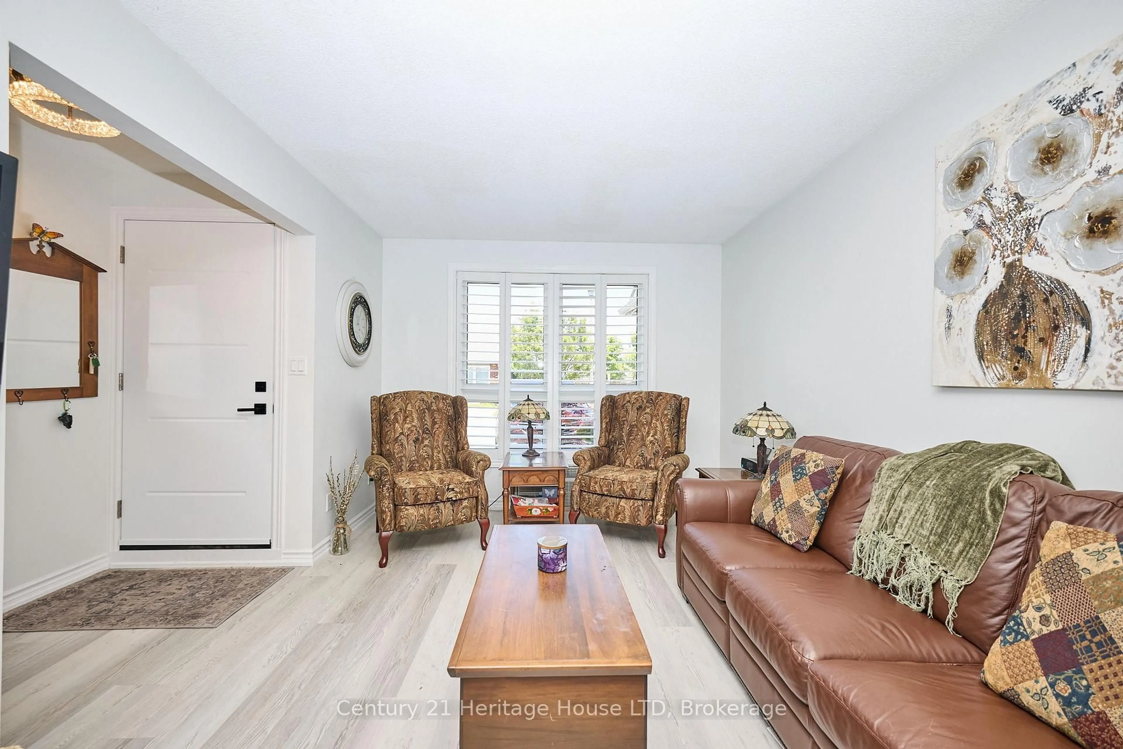 Living room with furniture, unknown for 226 Vansickle Rd #12, St. Catharines Ontario L2S 2S7