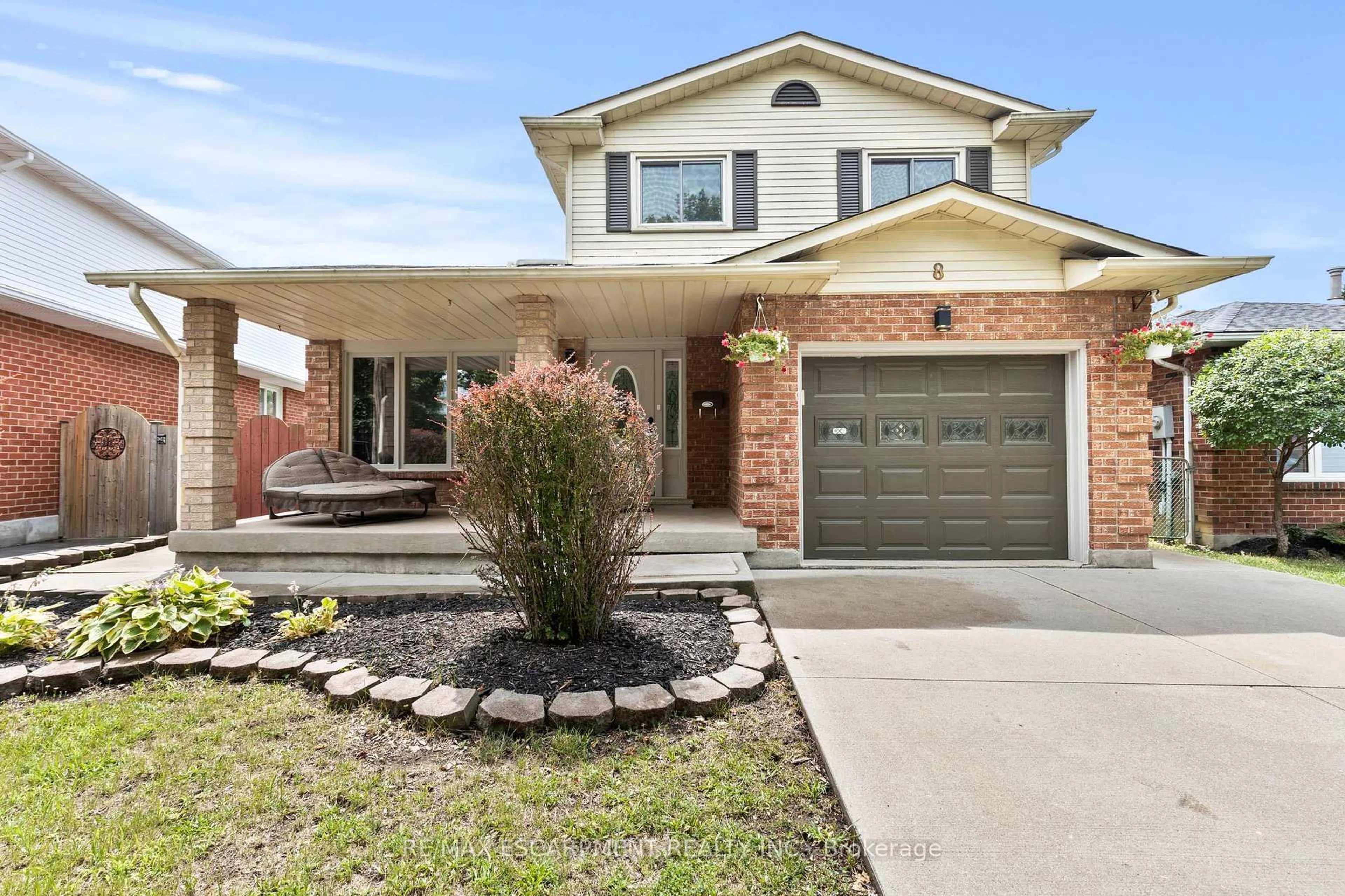 Home with brick exterior material, street for 8 Coleman Crt, Thorold Ontario L2V 4W3