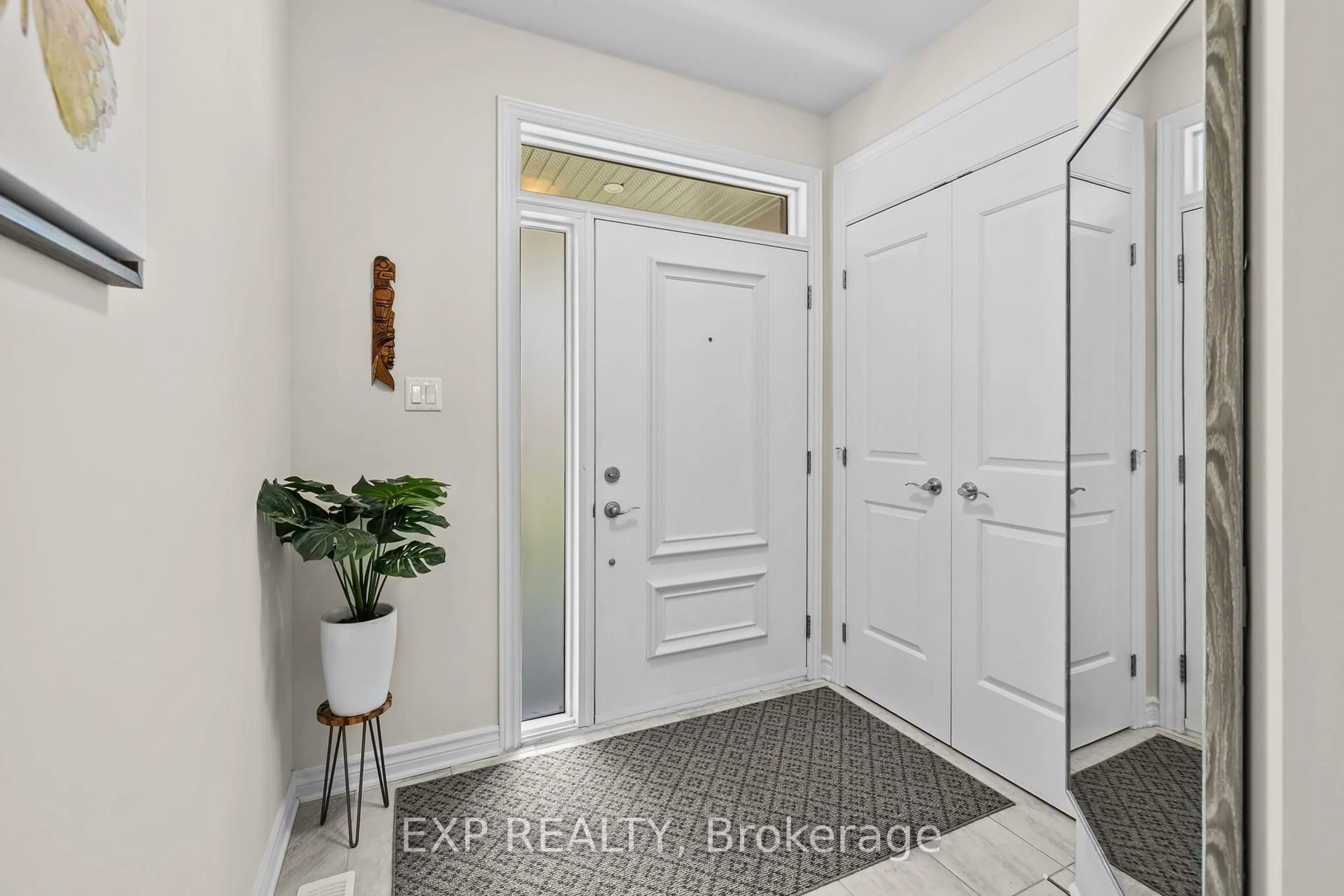 Indoor entryway for 593 Vivera Pl, Ottawa Ontario K2S 2M9