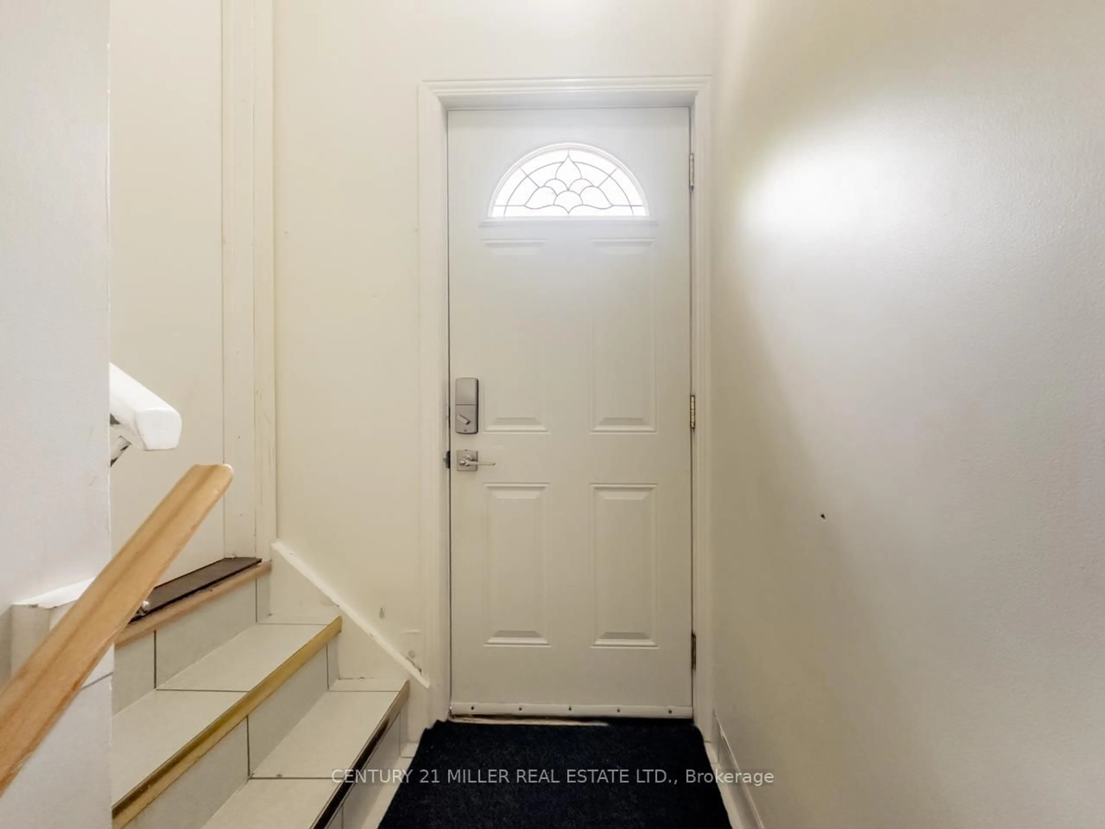 Indoor foyer for 182 Metcalfe St, Guelph Ontario N1E 4Y3