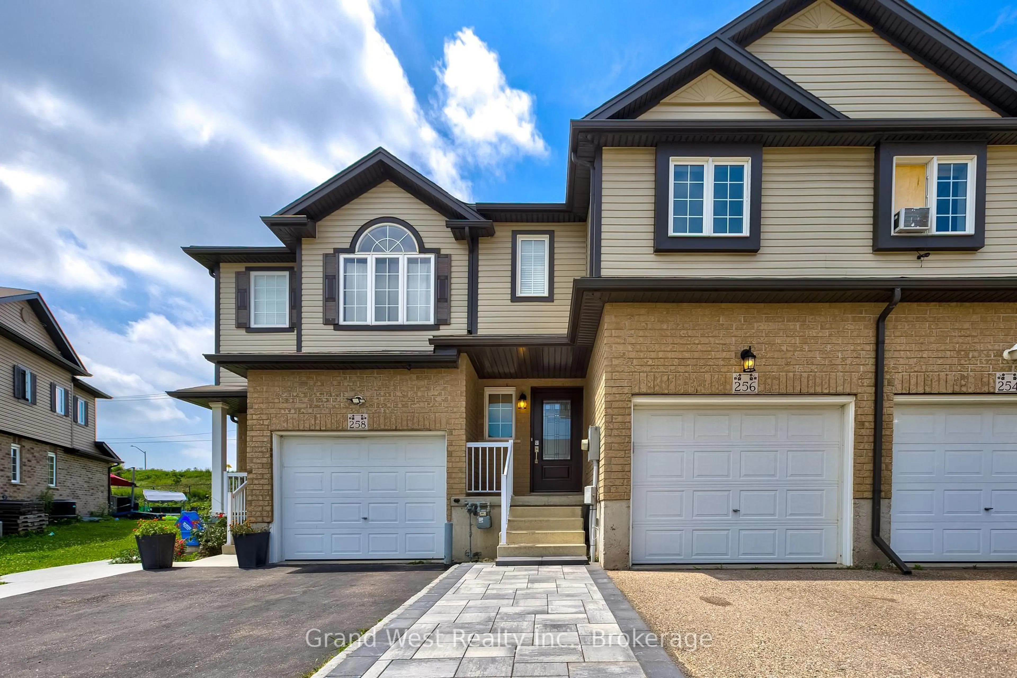 Home with vinyl exterior material, street for 256 COUNTRYSTONE Cres, Kitchener Ontario N2N 3S2