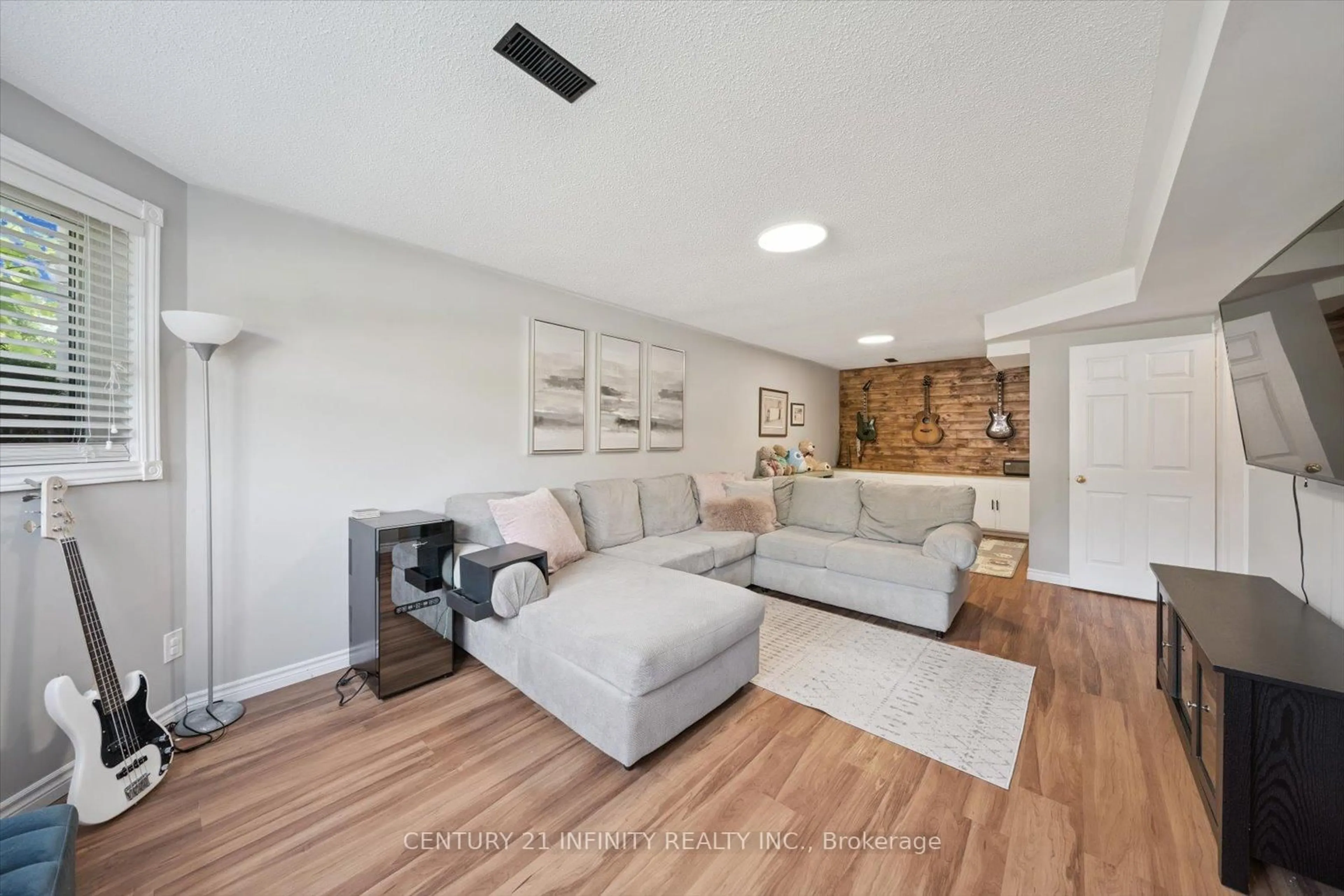 Living room with furniture, unknown for 1049 Glenhare St, Cobourg Ontario K9A 5B8