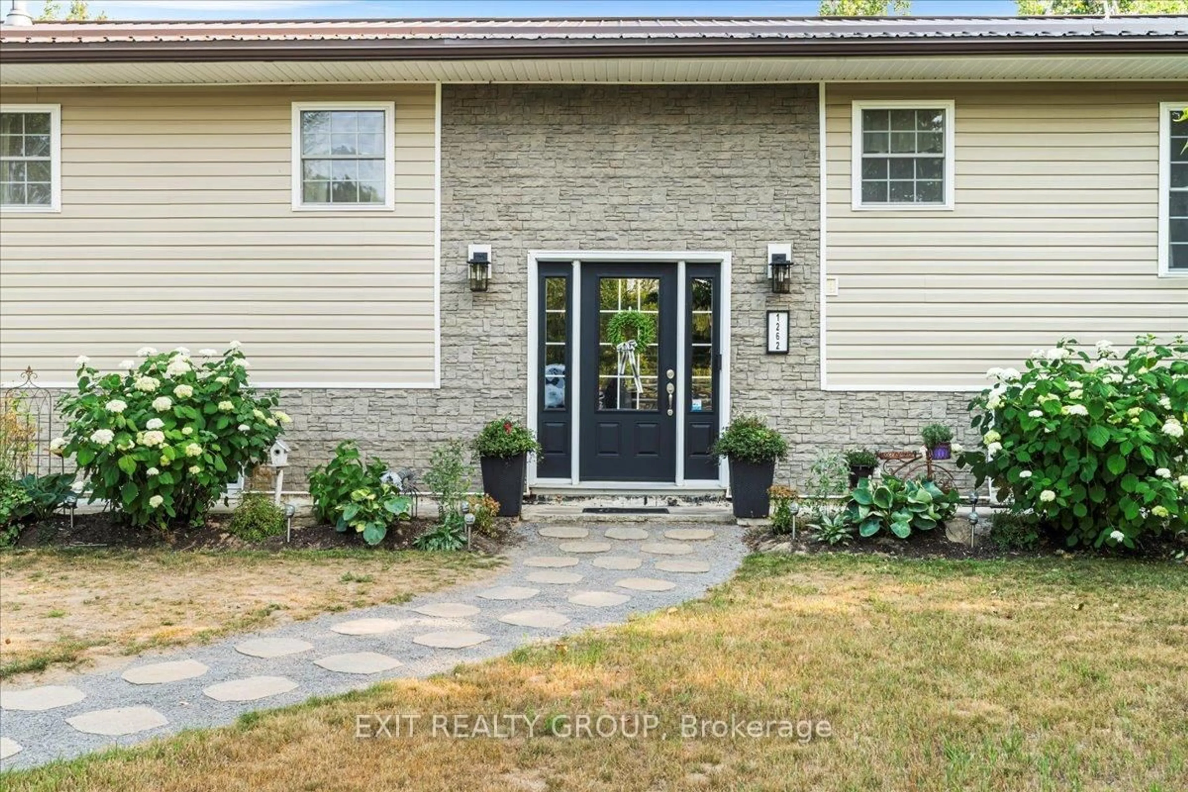 Indoor entryway for 1262 Quin-Mo-Lac Rd, Tweed Ontario K0K 3J0